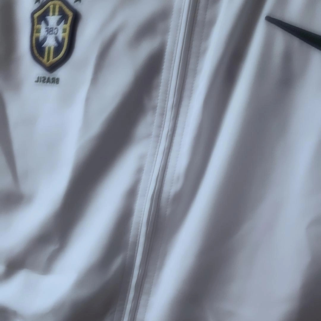 Nike Brazil 1998 Reissue Soccer Replica Track Jacket White (FZ6681-100) 착용 스타일