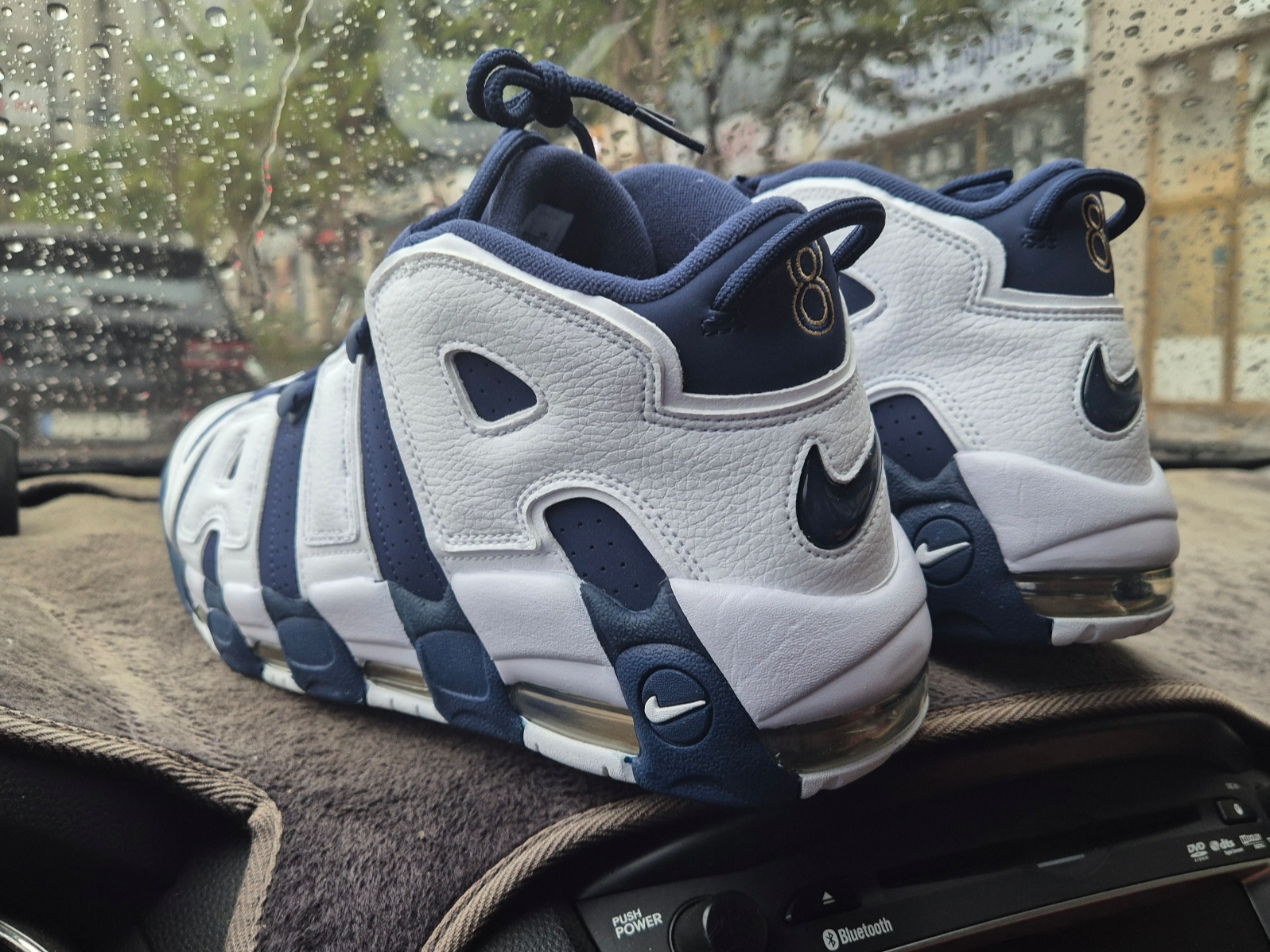 Nike Air More Uptempo 96 White Midnight Navy 착용 스타일 - 2