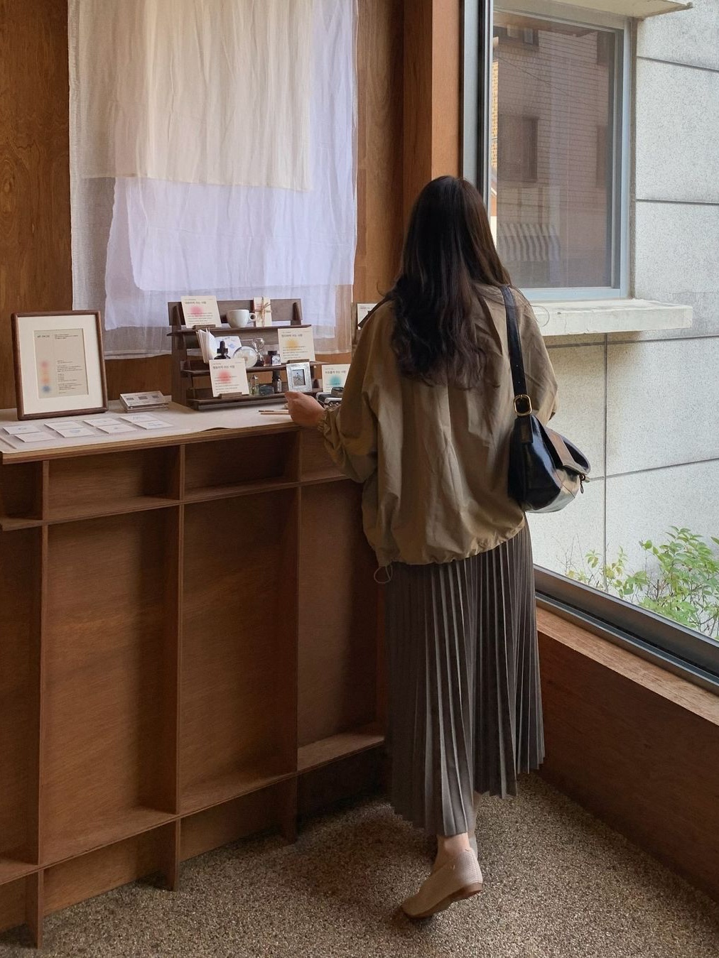 Siyazu SIST9041 Wool Blend Pleated Skirt Khaki brown 착용 스타일 - 1