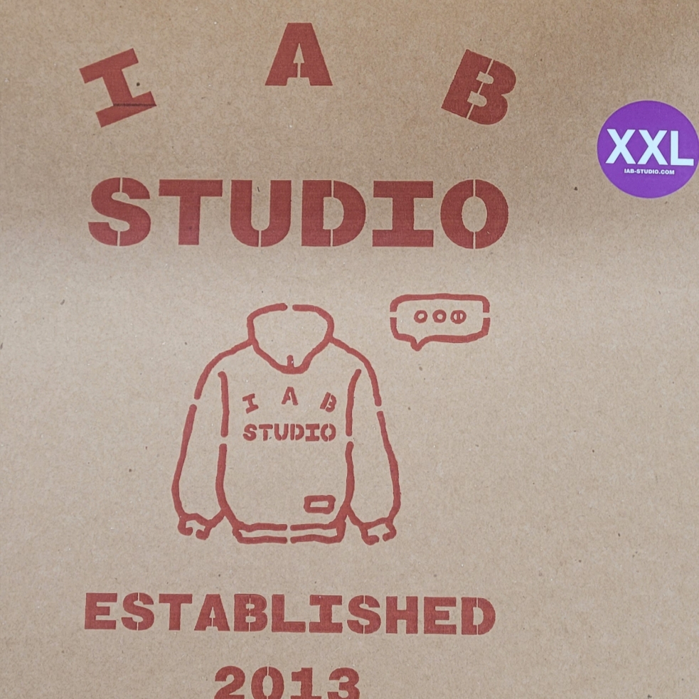IAB Studio Hoodie Light Gray 착용 스타일