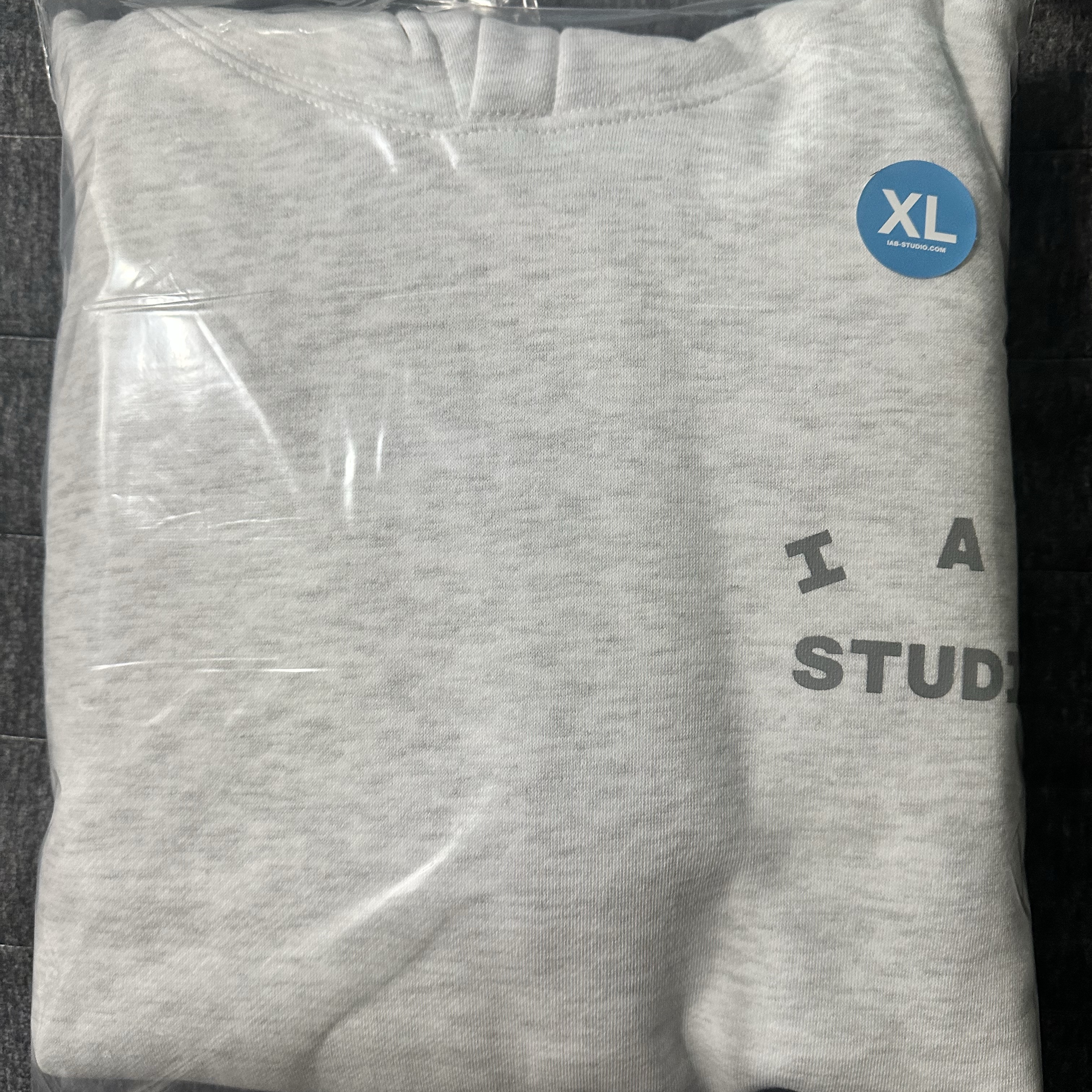 IAB Studio Hoodie Light Gray 착용 스타일