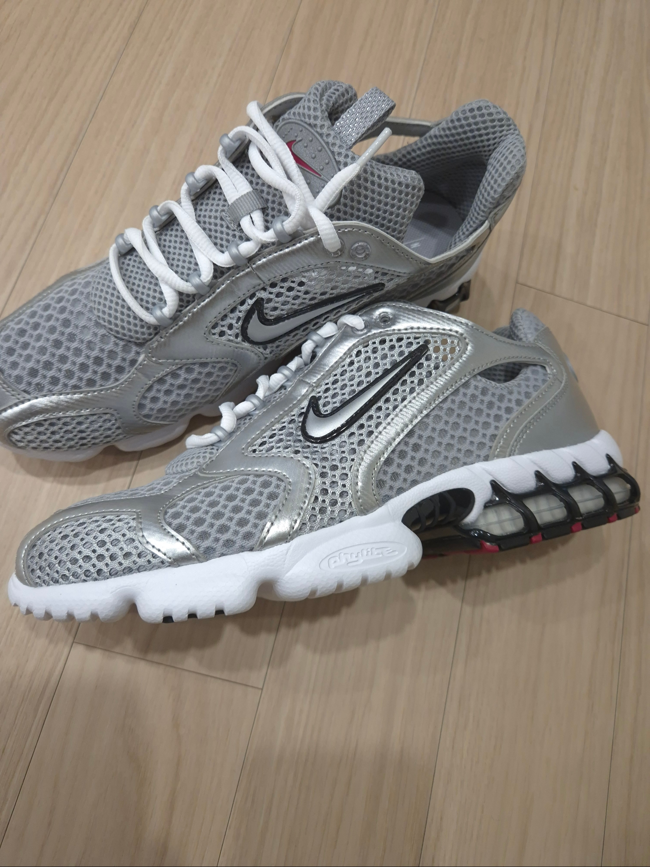 Nike Air Zoom Spiridon Cage 2 Metallic Silver 착용 스타일