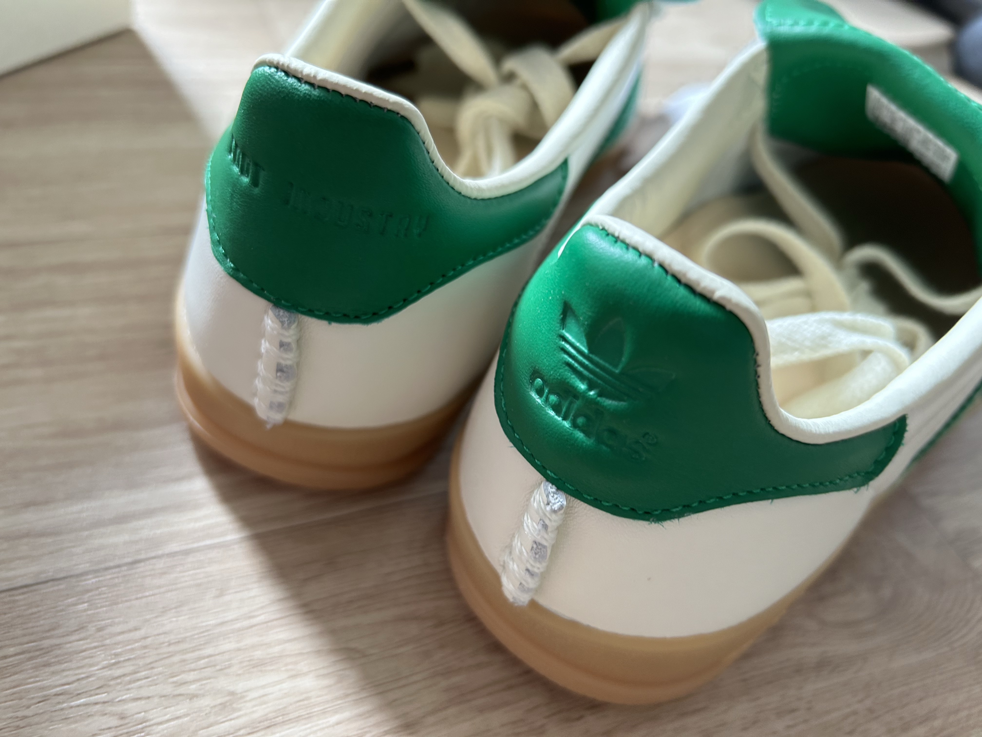 Adidas x Foot Industry Gazelle Indoor Off White Green 착용 스타일