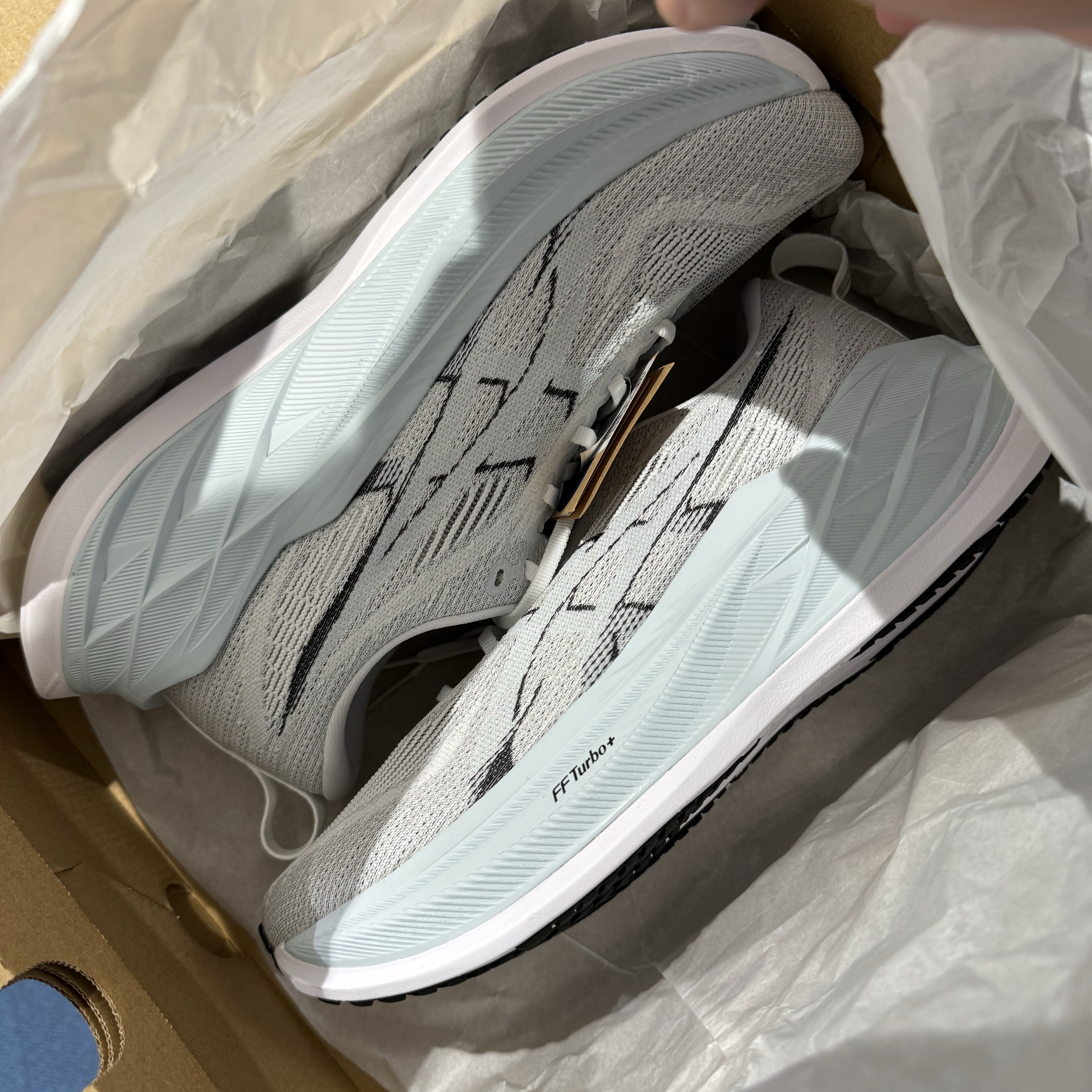 Asics Superblast 2 White Cool Grey 착용 스타일