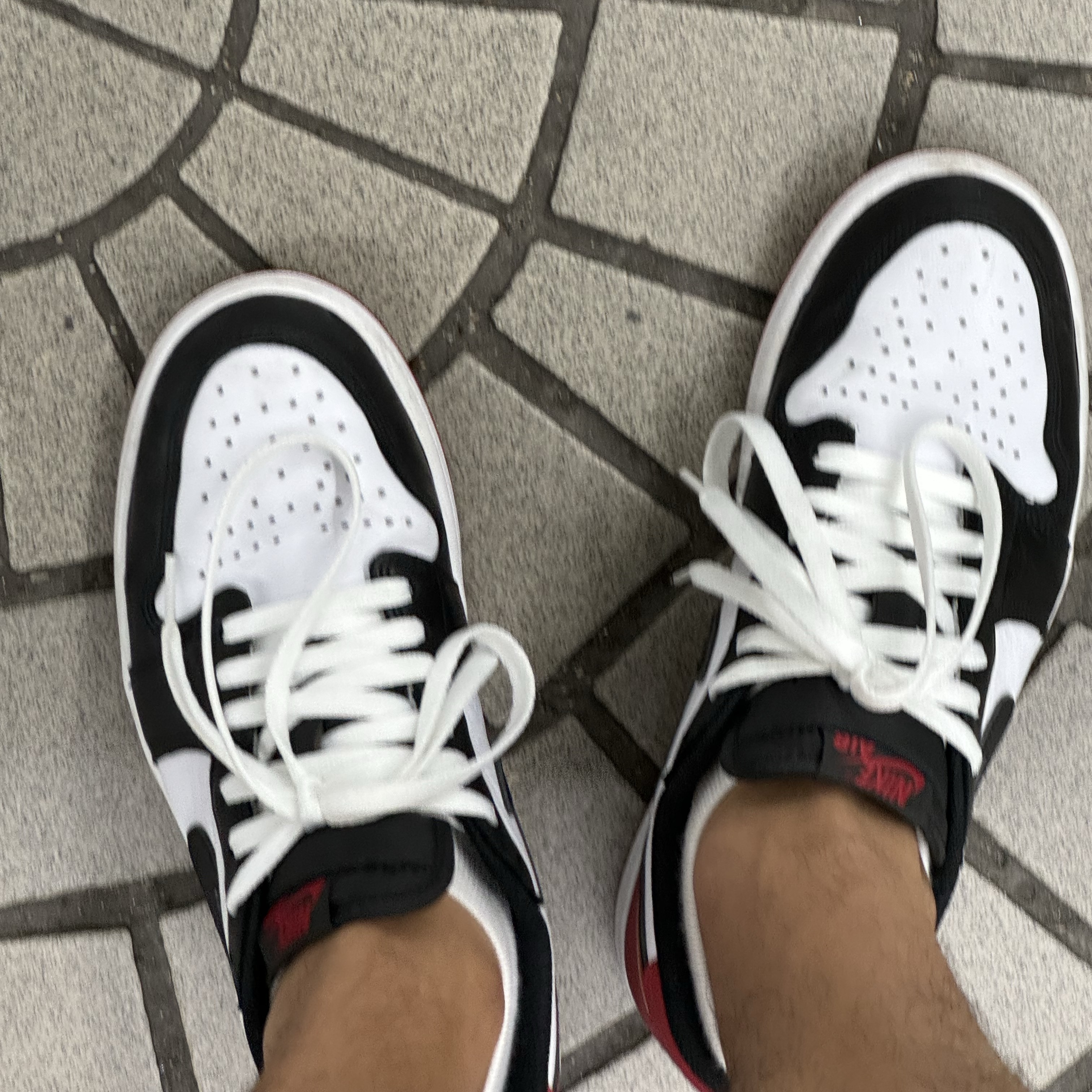 Jordan 1 Retro Low OG Black Toe 착용 스타일