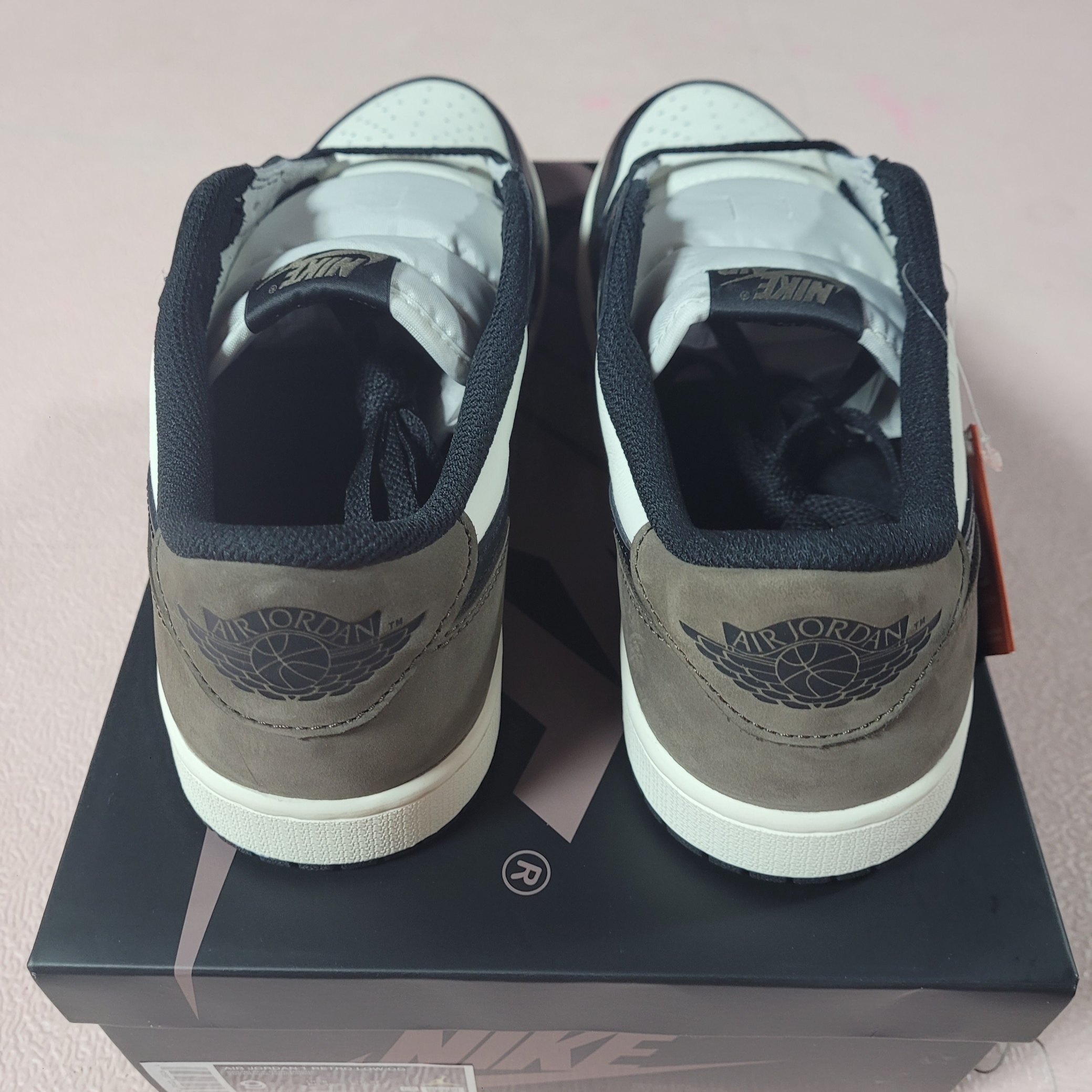 Jordan 1 Retro Low OG Mocha 착용 스타일