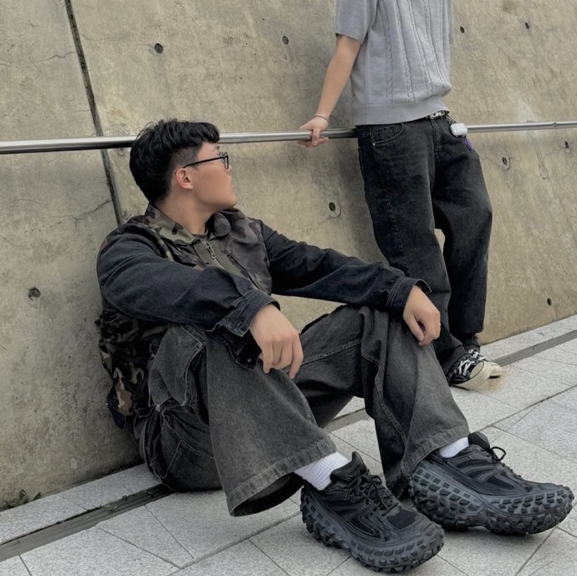 [KREAM 단독] ADSB Andersson Bell Camouflage Zip-Up Denim Jacket Black, Rick Owens Drkshdw Double Cargo Jumbo Belas Pants Recycled Nylon Black 착용 스타일 - 2
