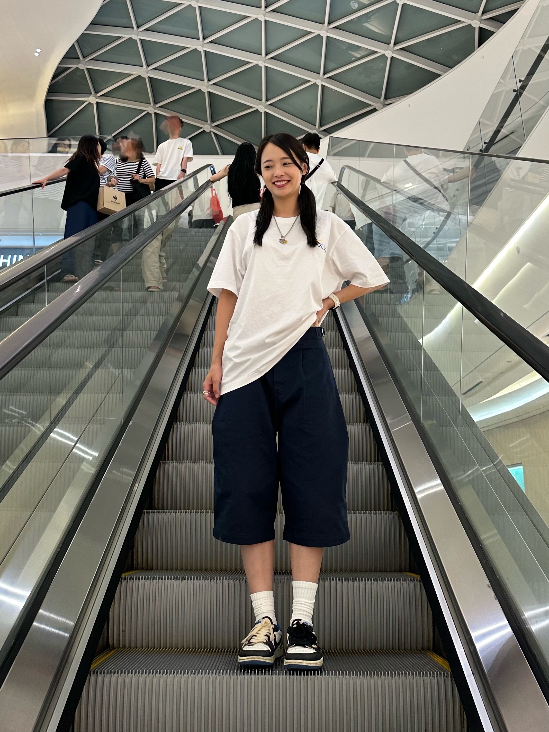 Uniqlo UT x Kaws x Warhol Socks A White, Jordan 1 x Travis Scott x Fragment Retro Low OG SP Military Blue 착용 스타일 - 3