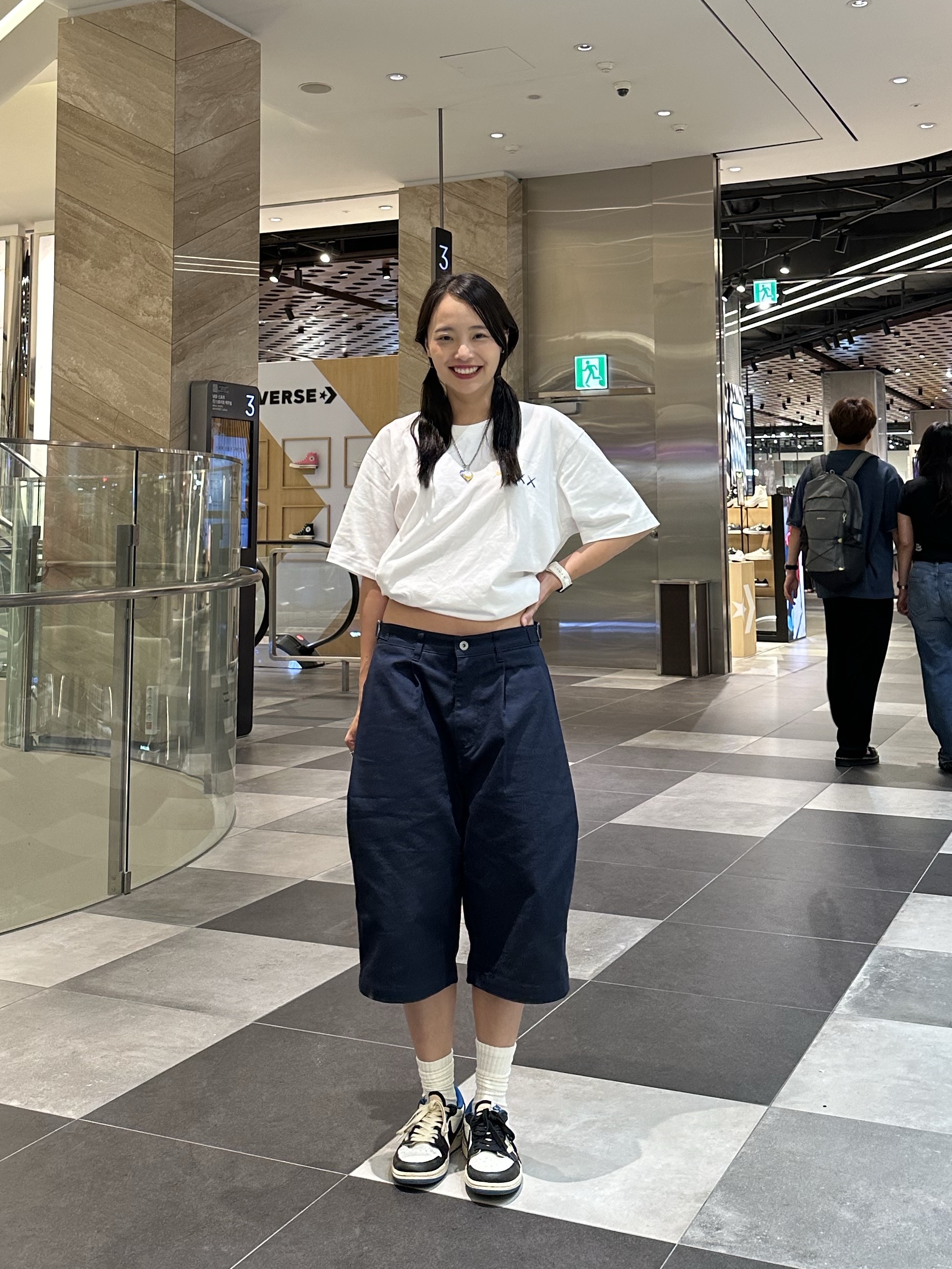 Uniqlo UT x Kaws x Warhol Socks A White, Jordan 1 x Travis Scott x Fragment Retro Low OG SP Military Blue 착용 스타일 - 9