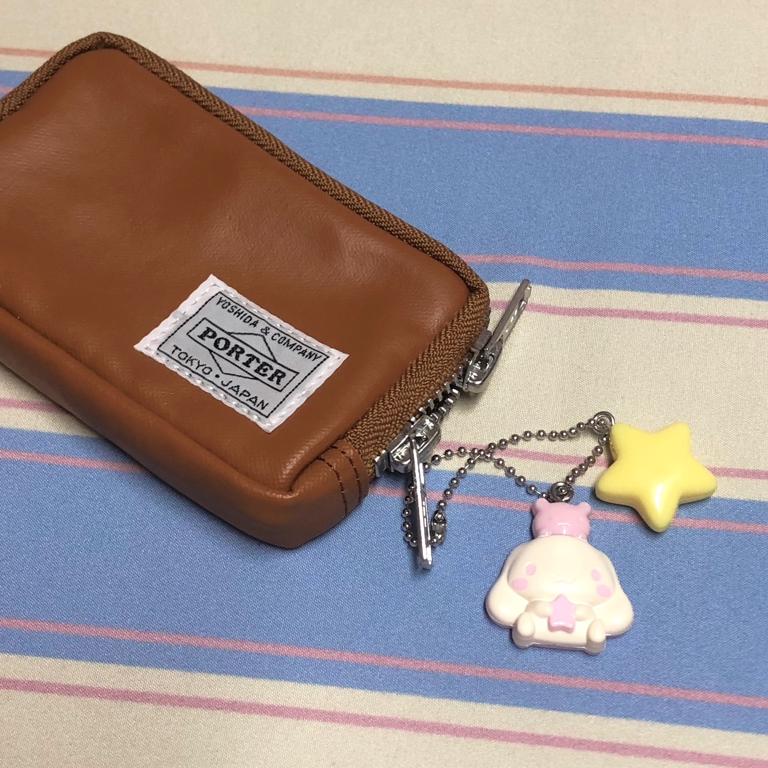 Porter Freestyle Multi Coin Case Camel 착용 스타일