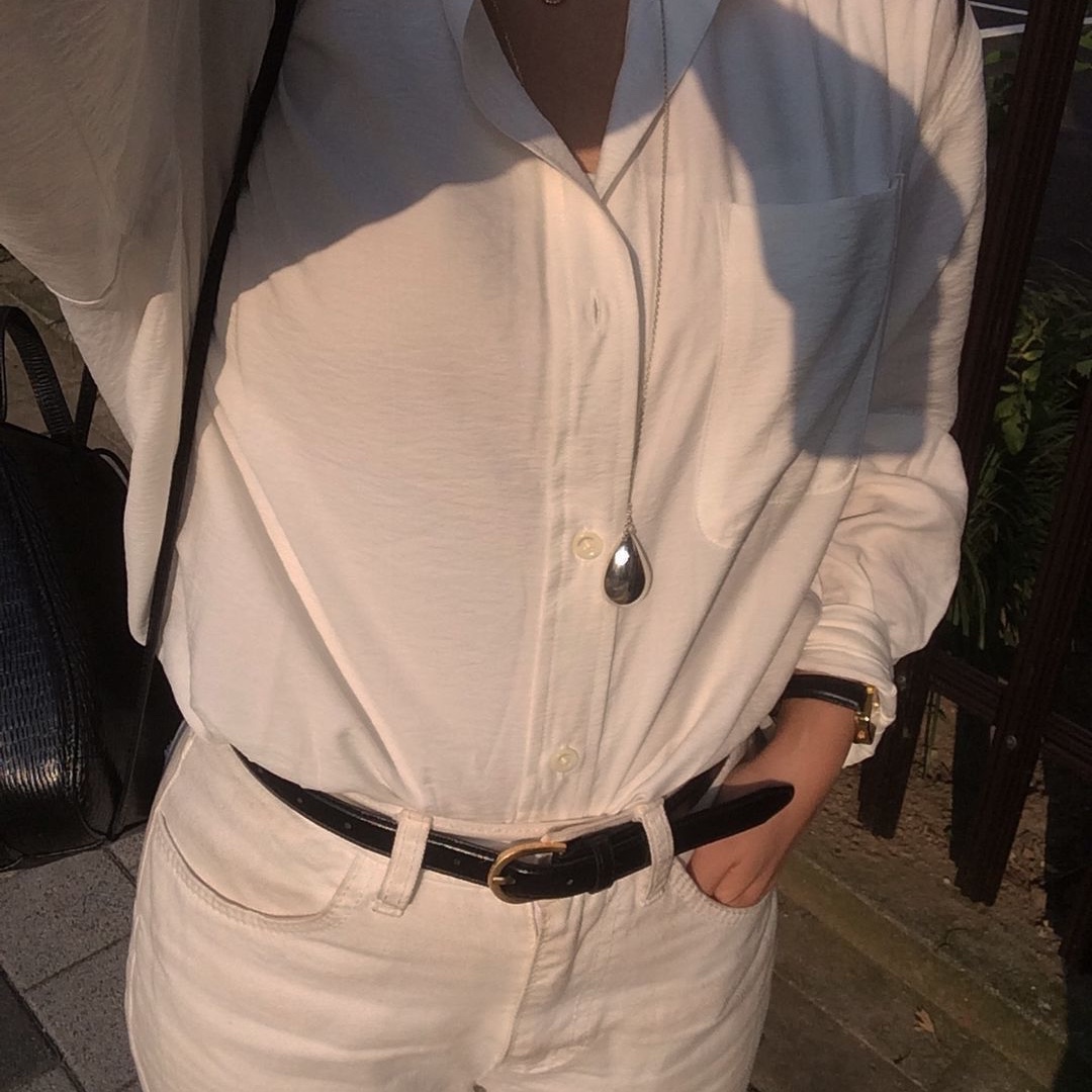 Siyazu SITP5160 Loose Fit Linkel Silky Shirt White 착용 스타일 - 3