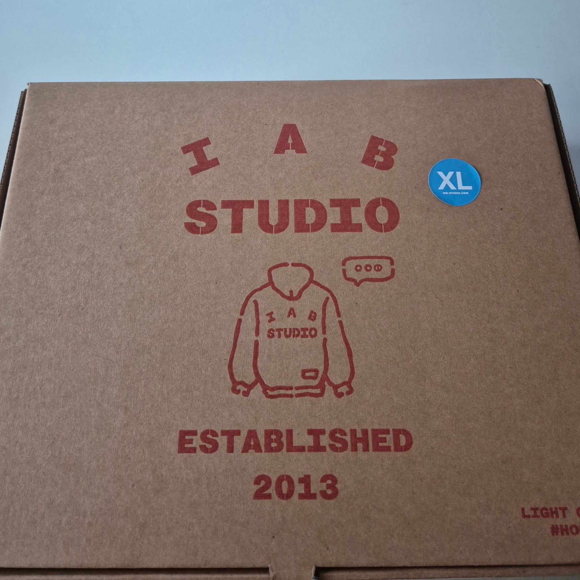 IAB Studio Hoodie Light Gray 착용 스타일 - 1