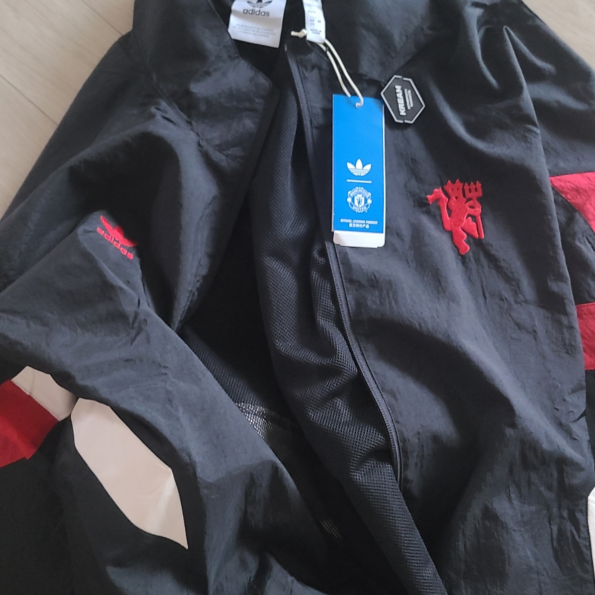Adidas Manchester United Originals Track Top Black Red - KR Sizing 착용 스타일 - 2