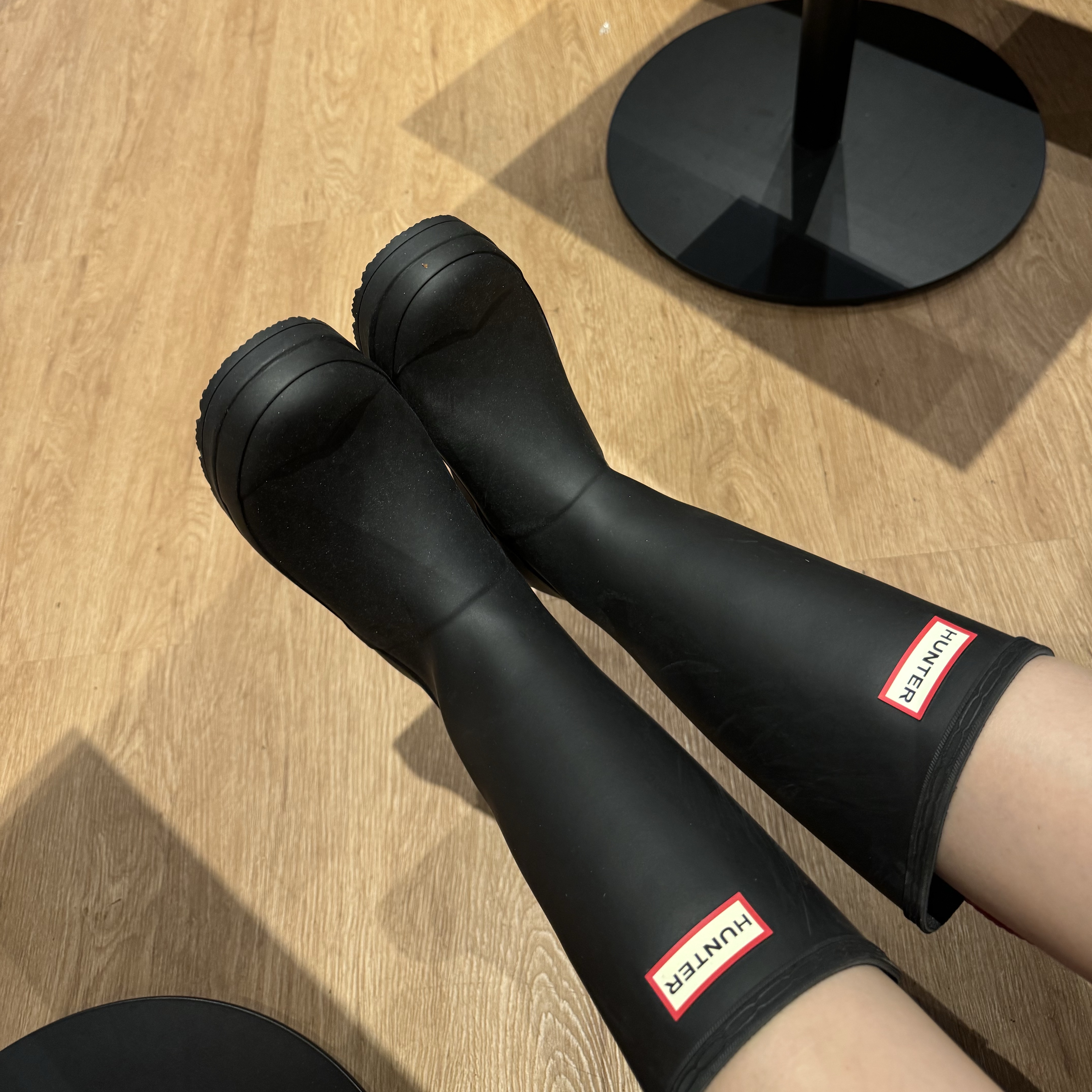 (W) Hunter Play Tall Wellington Rain Boots Black 착용 스타일