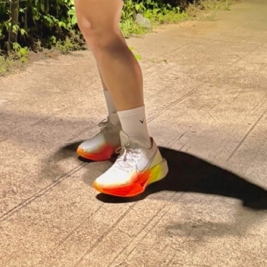 Nike ZoomX Vaporfly Next% 3 Sail Cobalt Bliss Total Orange 착용 스타일