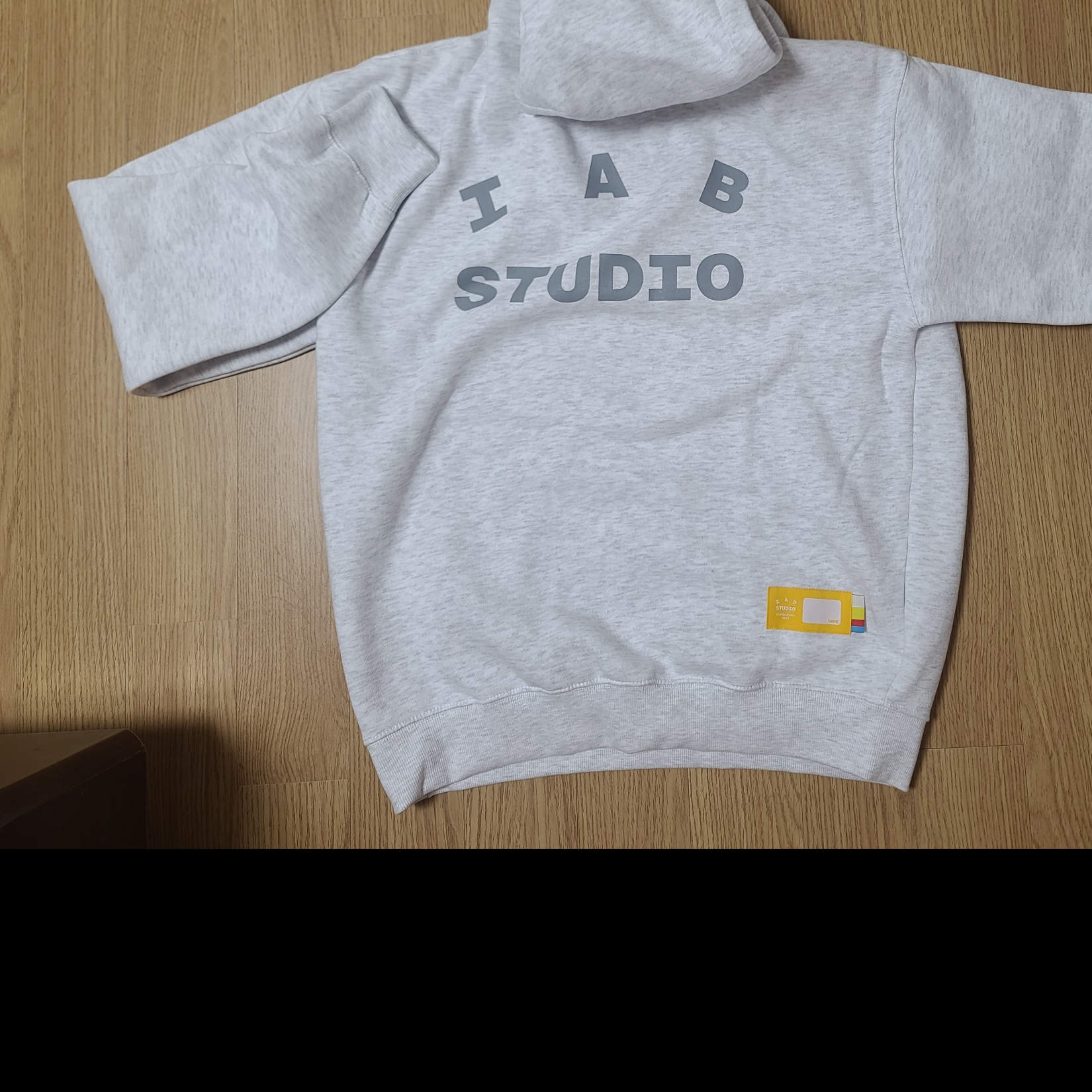 IAB Studio Hoodie Light Gray 착용 스타일 - 1