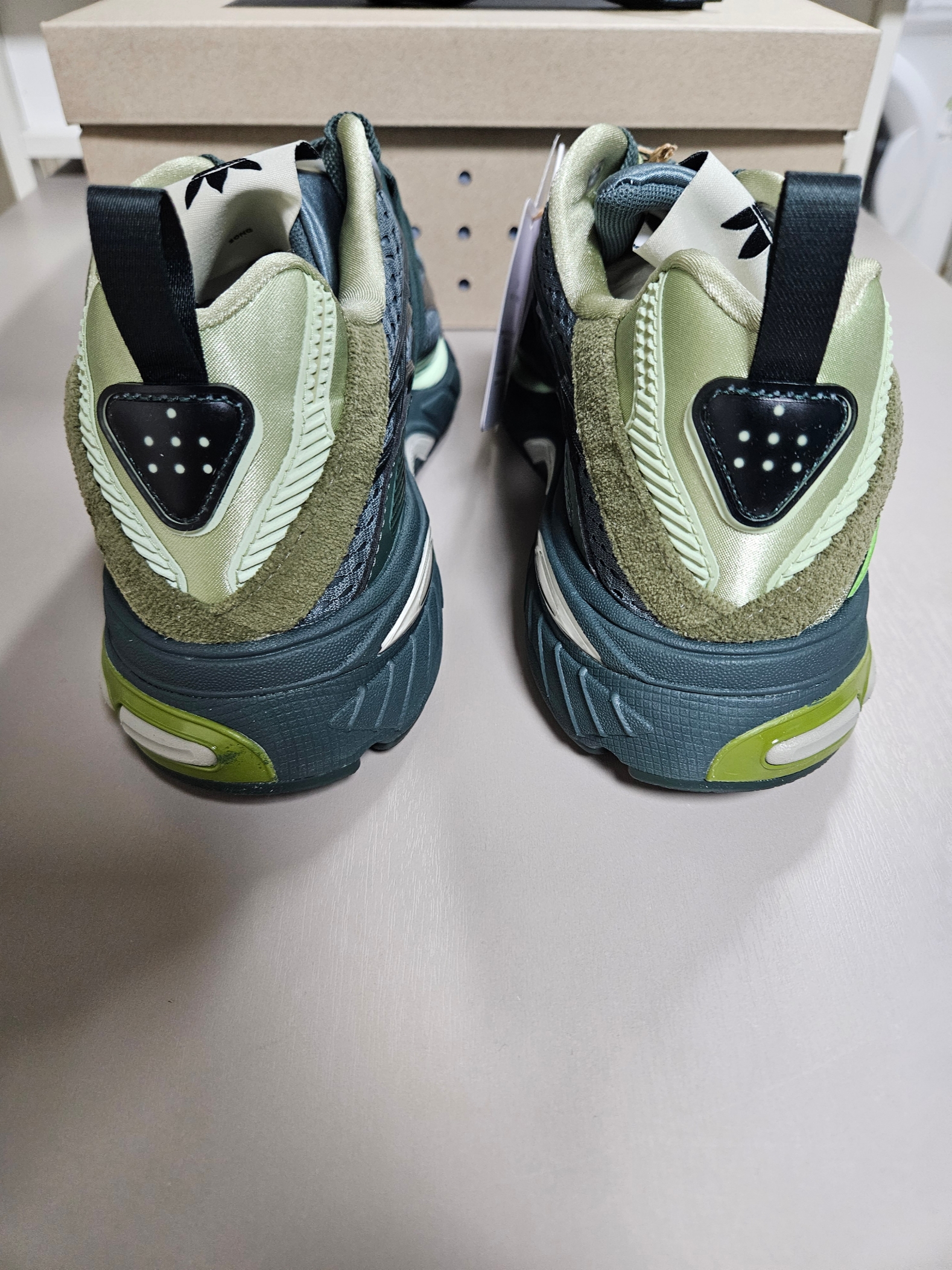 Adidas x Song for the Mute Adistar Cushion Shadow Green College Green, Adidas Samba Vegan Black White 착용 스타일 - 6