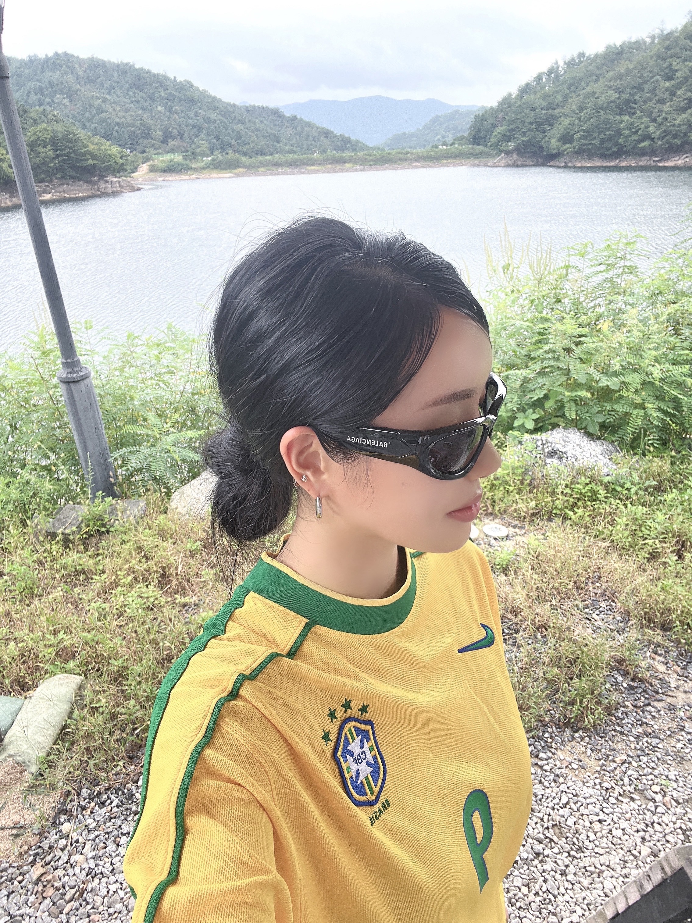 Nike Brazil 1998 Reissue Soccer Replica Jersey Varsity Maize Ronaldo (Marking Ver.), Balenciaga Swift Oval Sunglasses Black 착용 스타일 - 7