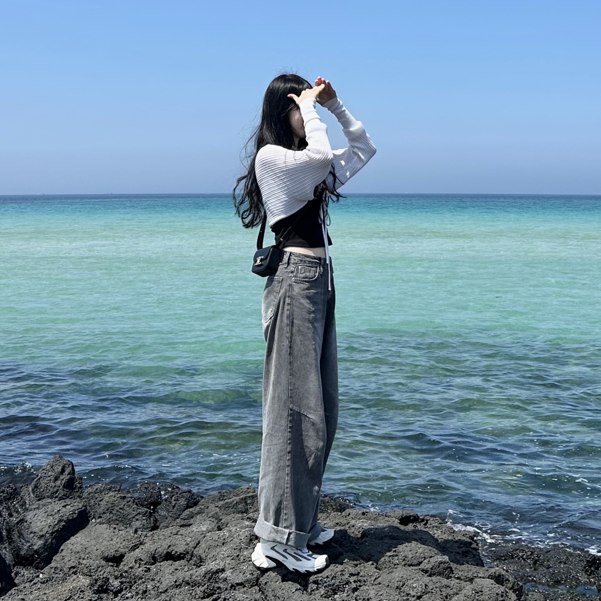 Celine Mini Claude in Shiny Calfskin Black, Salomon Speedverse PRG White Vanilla Ice 착용 스타일
