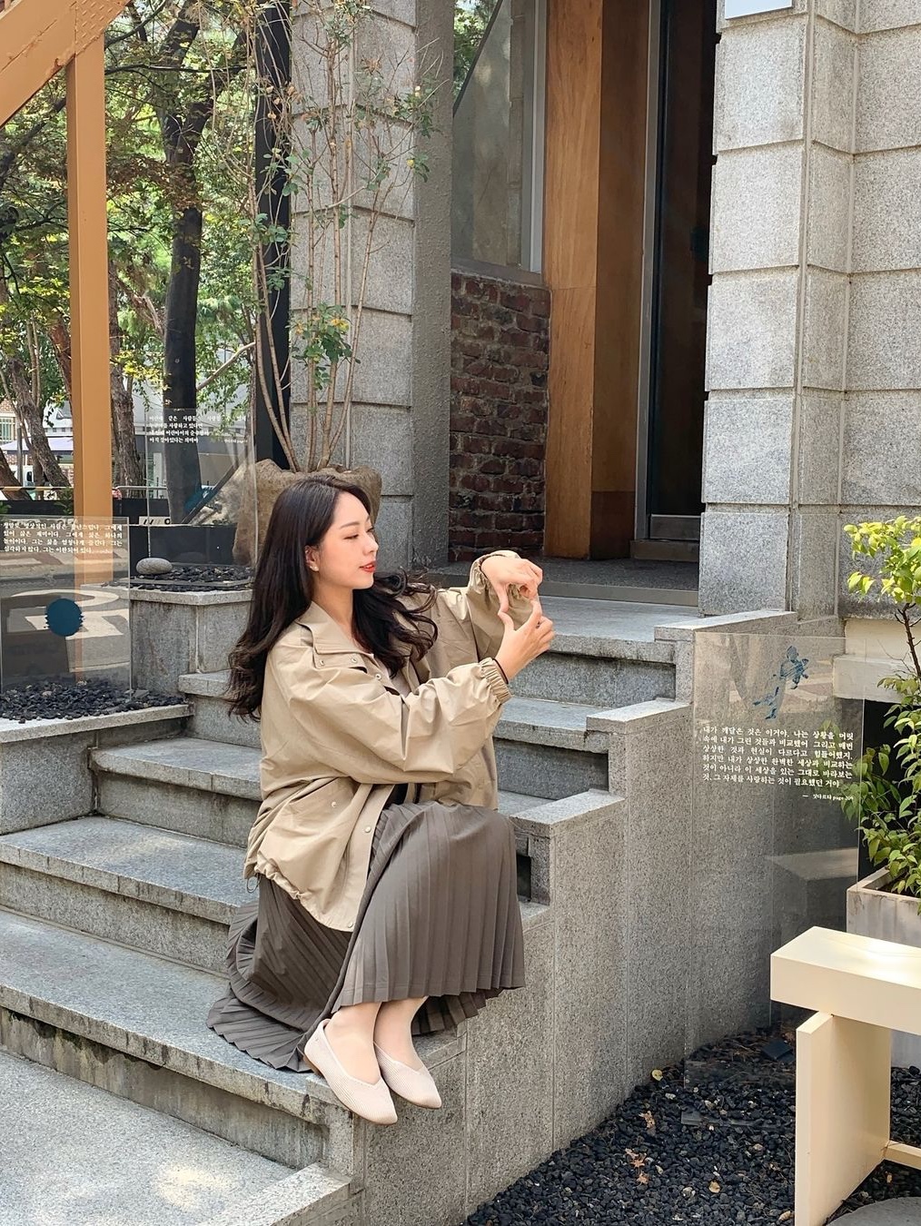 Siyazu SIST9041 Wool Blend Pleated Skirt Khaki brown 착용 스타일 - 2
