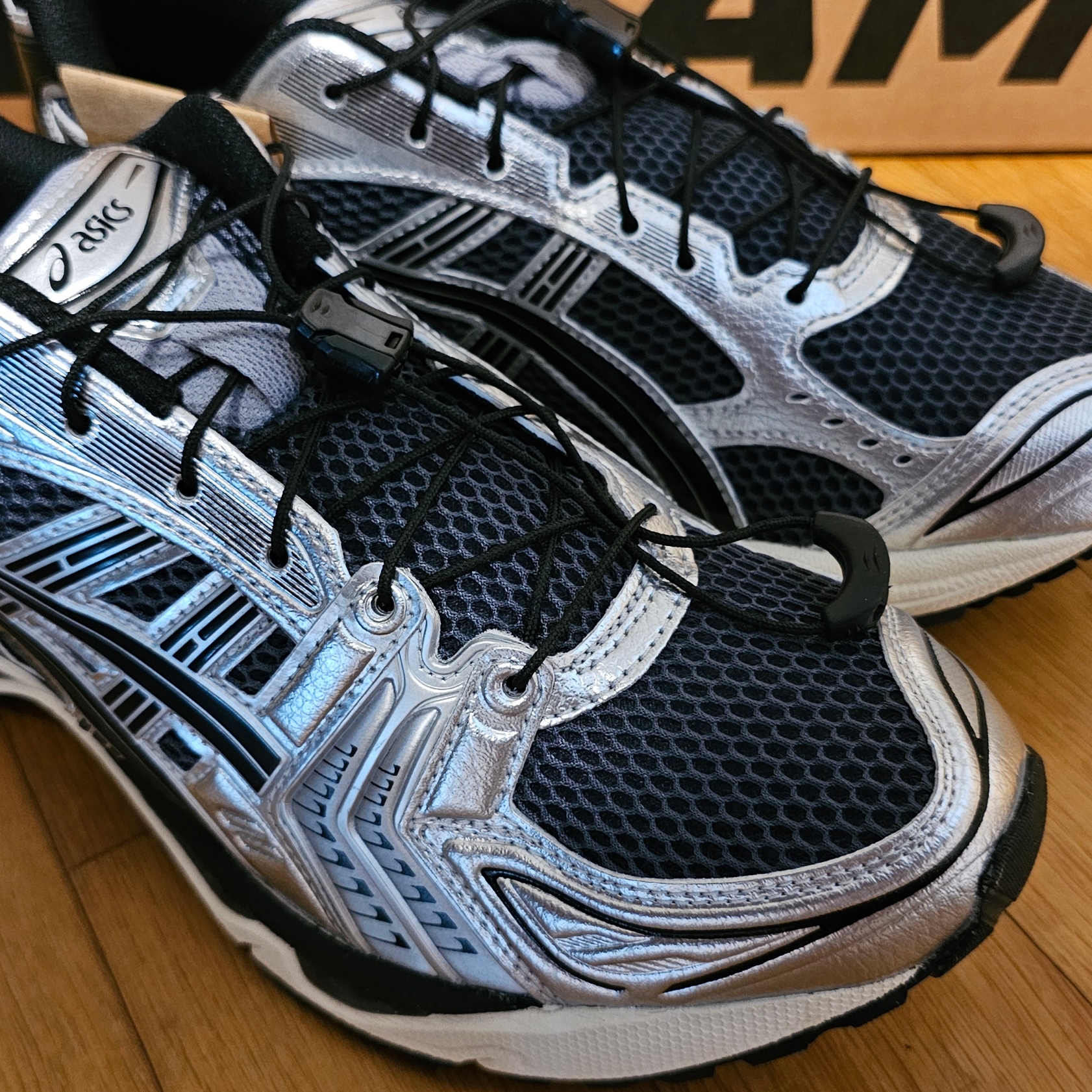 Asics Unlimited Gel-Kayano 14 Carrier Grey Black 착용 스타일