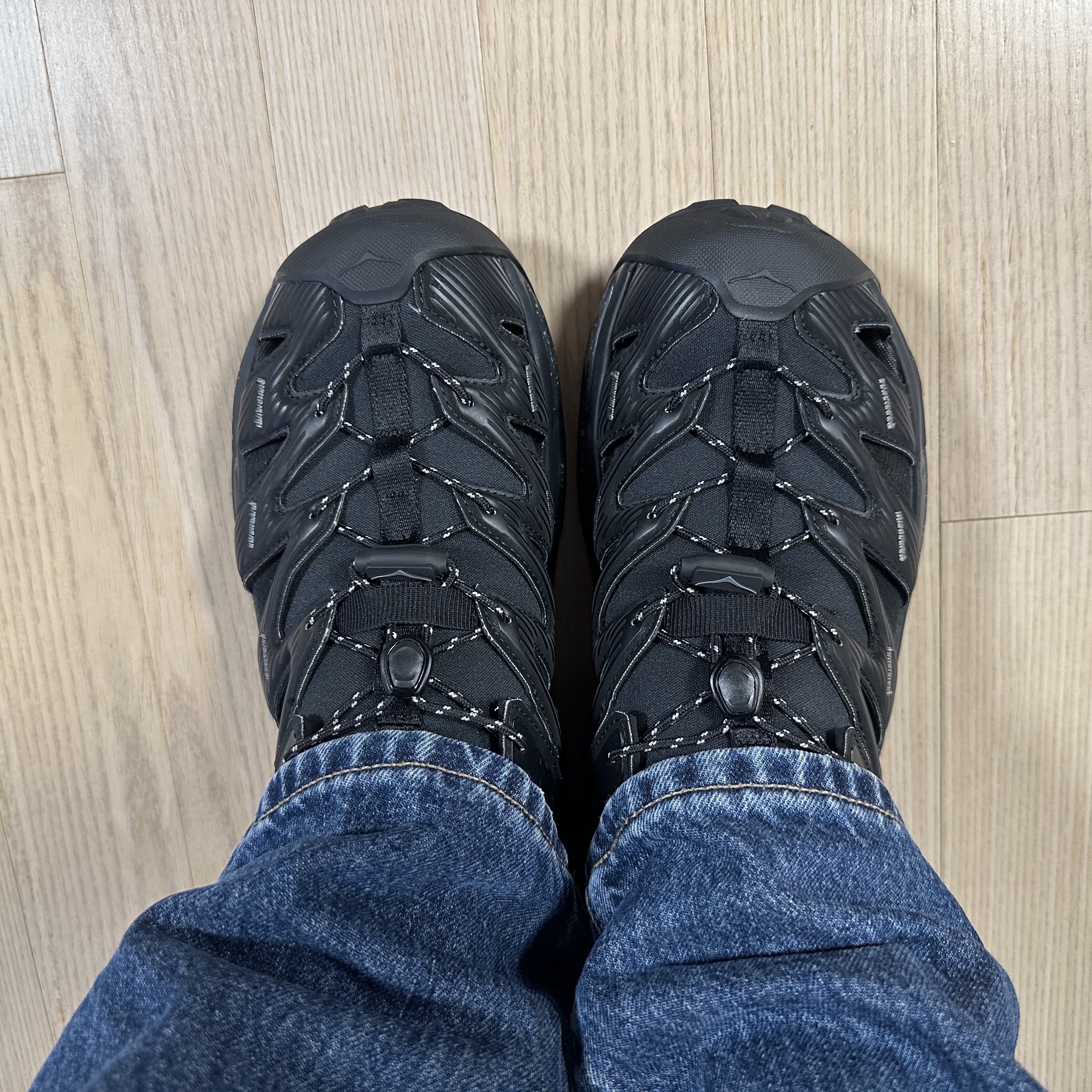 Hoka Hopara Black Castle Rock 착용 스타일