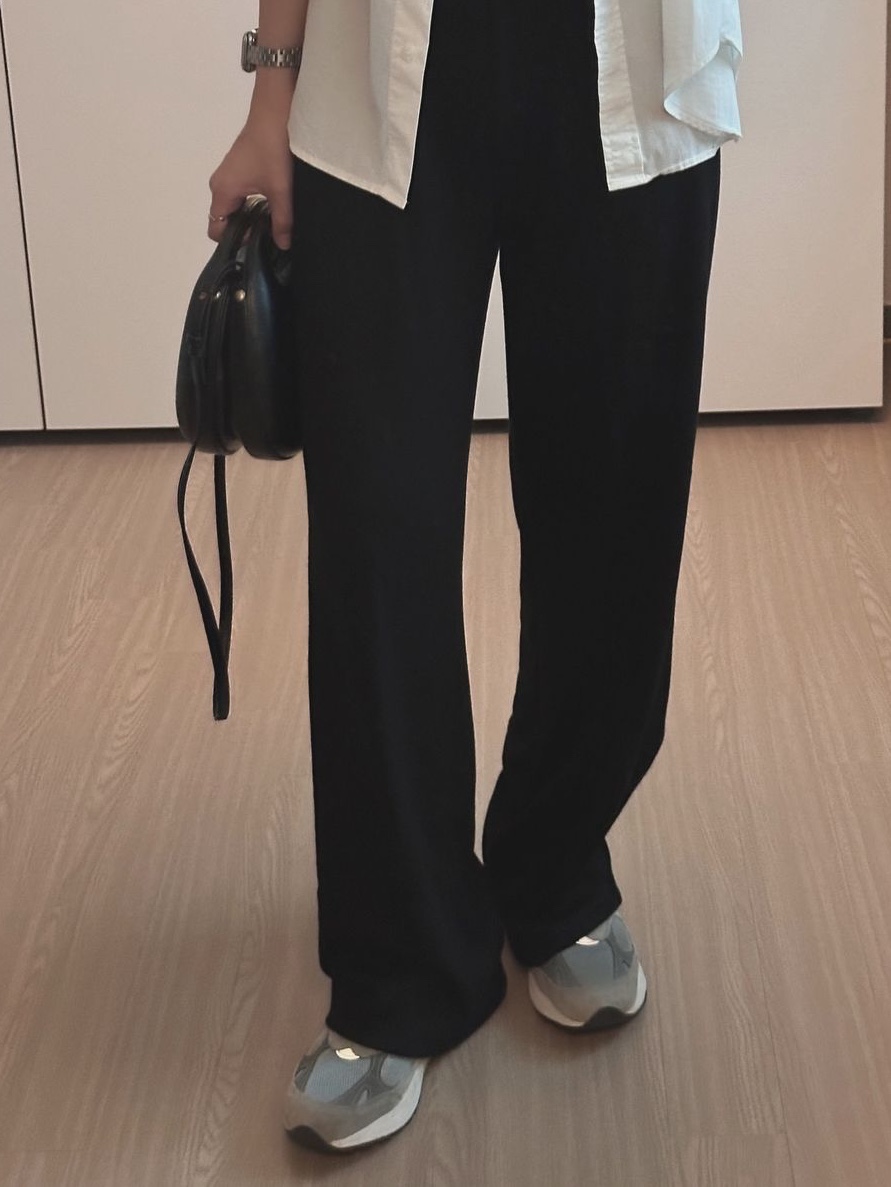 Siyazu SIPT7134 Relaxed banding slacks Black 착용 스타일 - 2