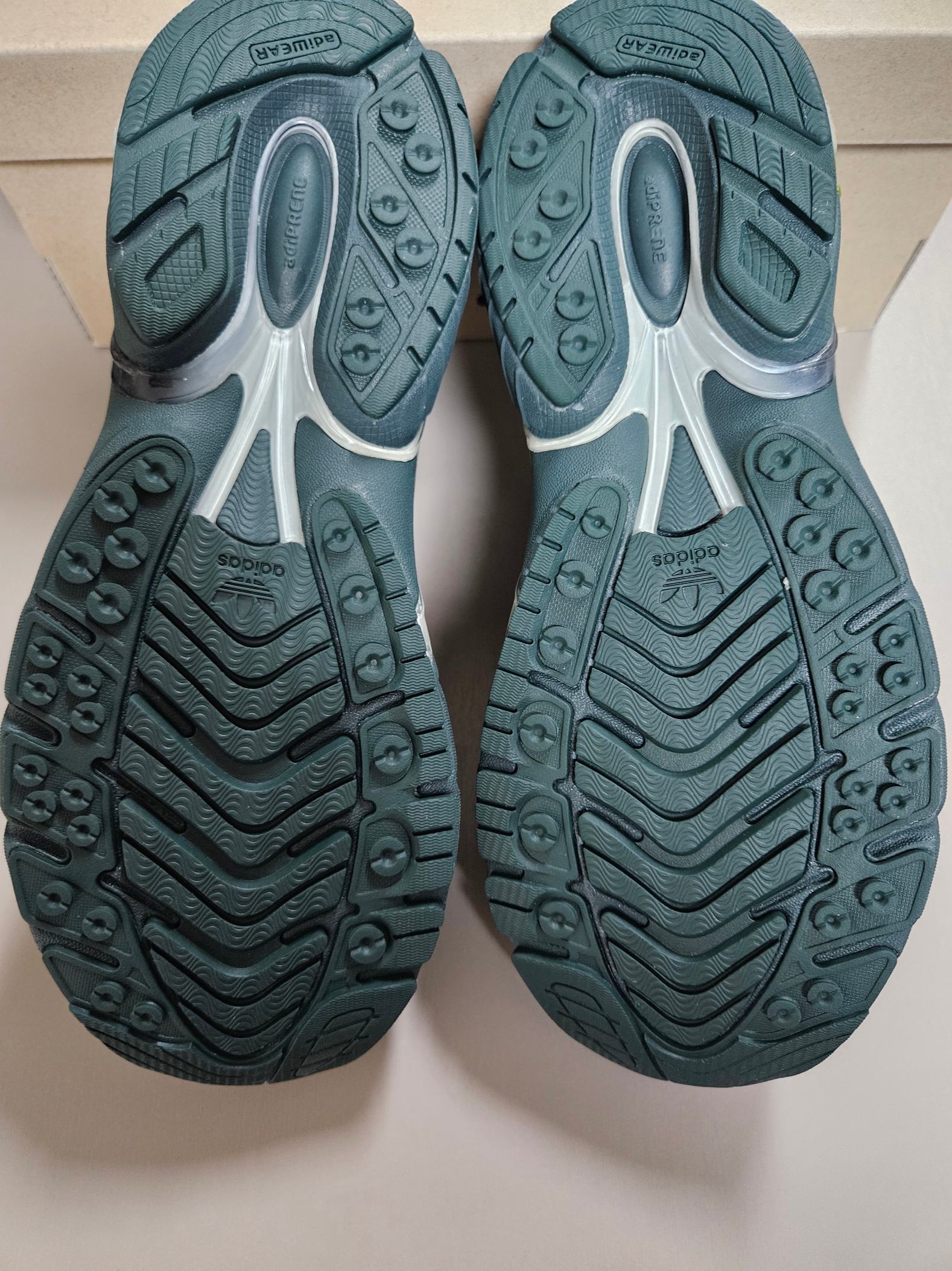 Adidas x Song for the Mute Adistar Cushion Shadow Green College Green, Adidas Samba Vegan Black White 착용 스타일 - 7