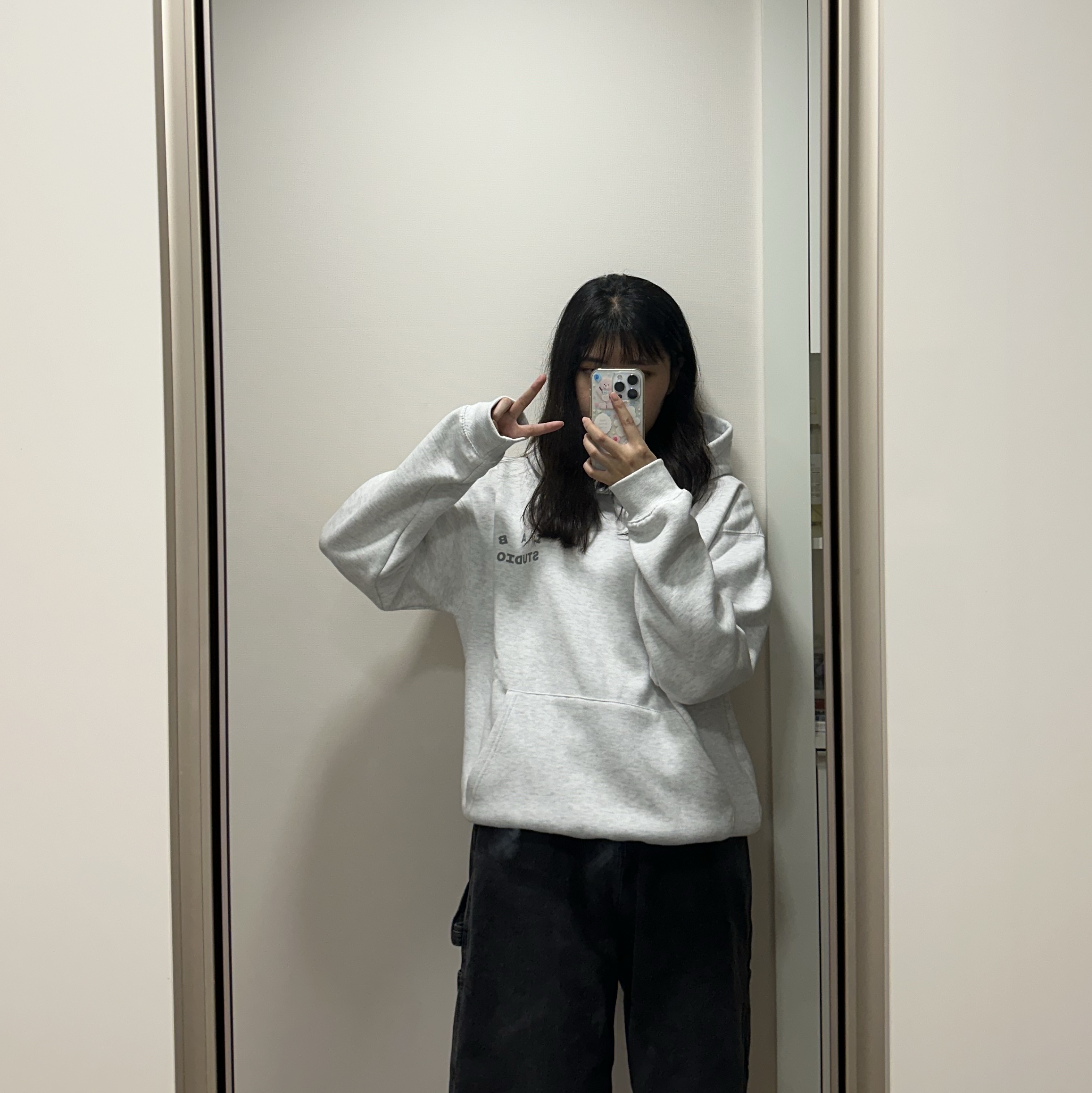 IAB Studio Hoodie Light Gray 착용 스타일 - 1