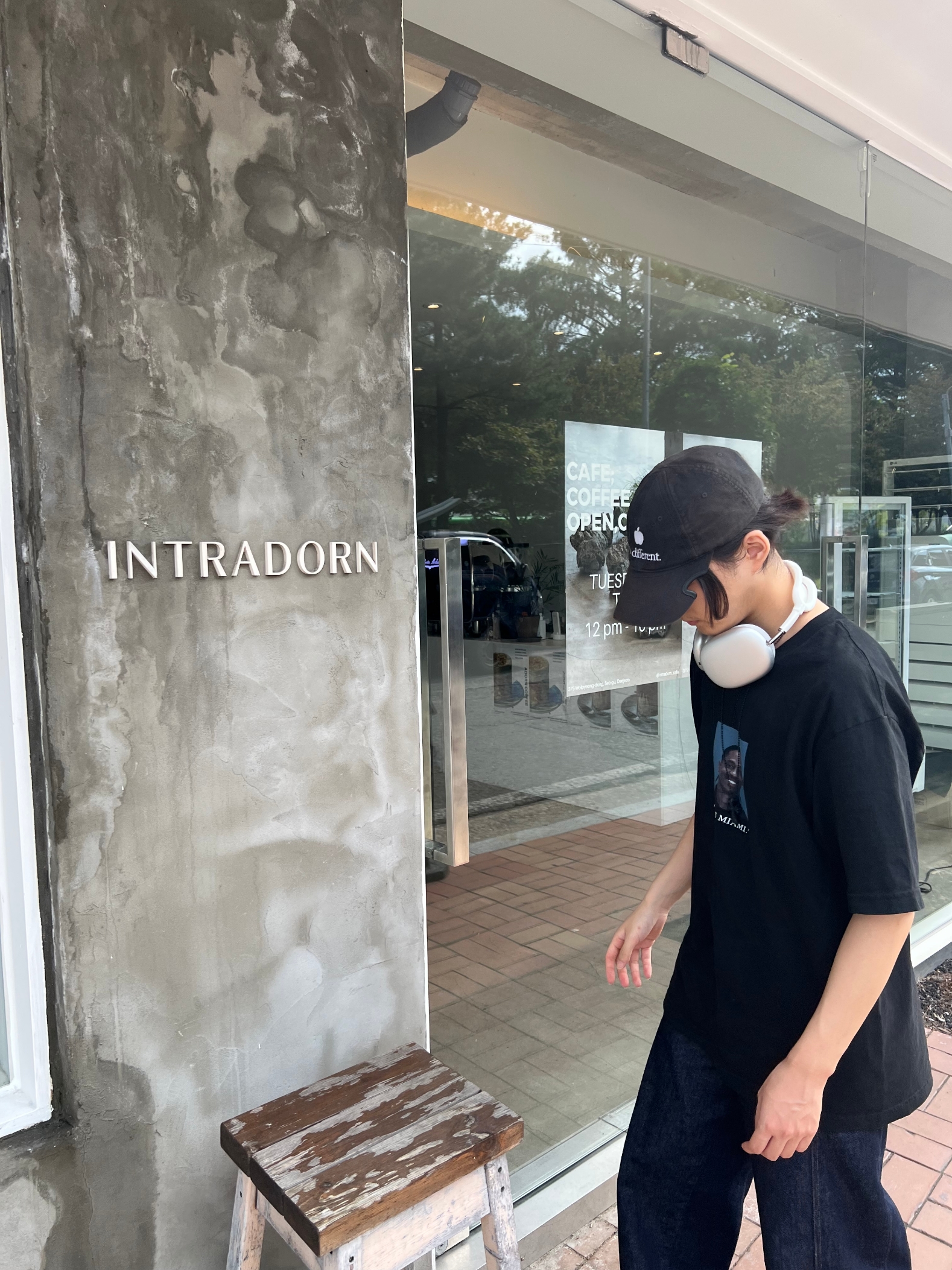 Travis Scott Free the Rage T-Shirt #2 Black, Maison Margiela Slip-On Tabi Shoes Black 착용 스타일 - 9
