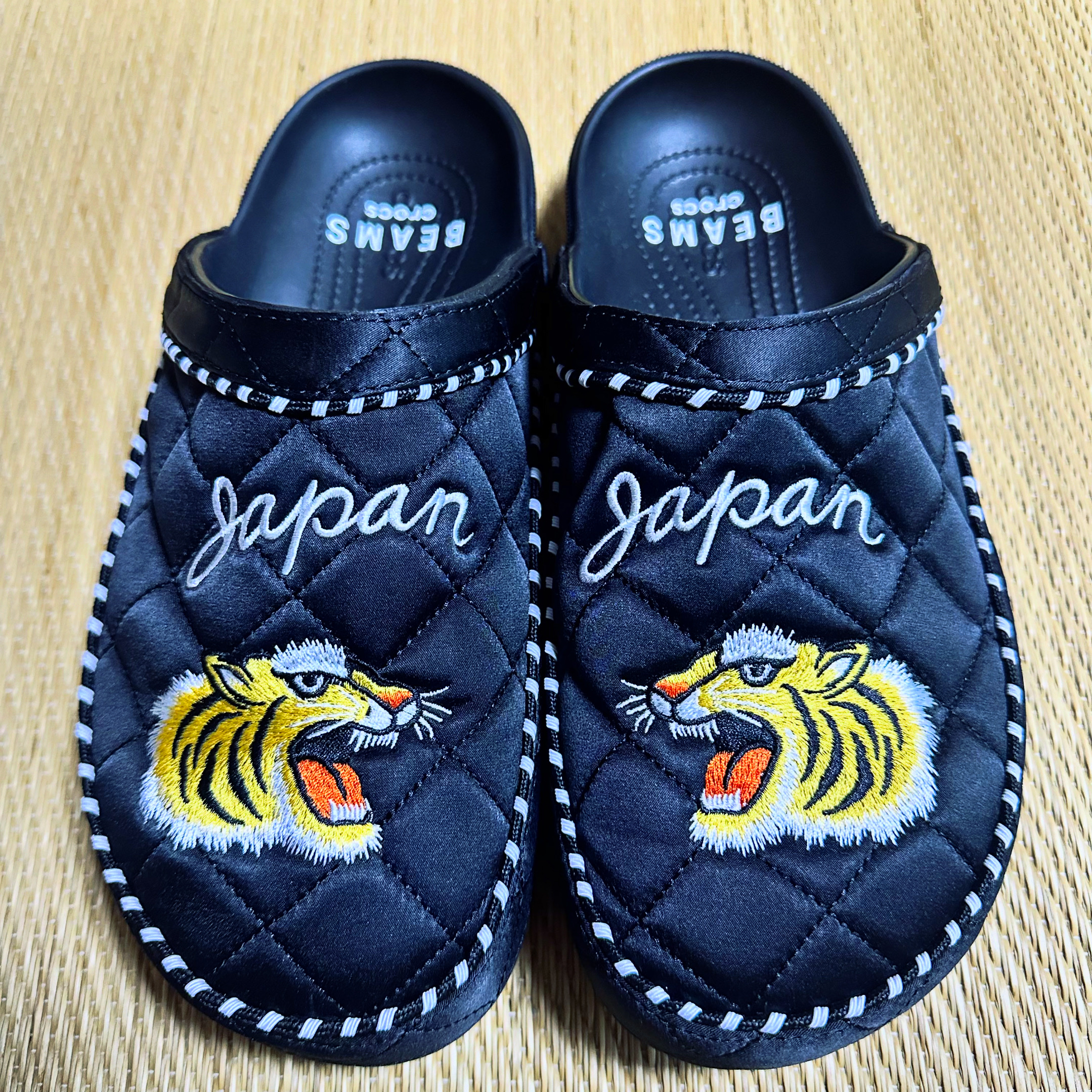 Crocs x Beams Dylan Clog Black White 착용 스타일