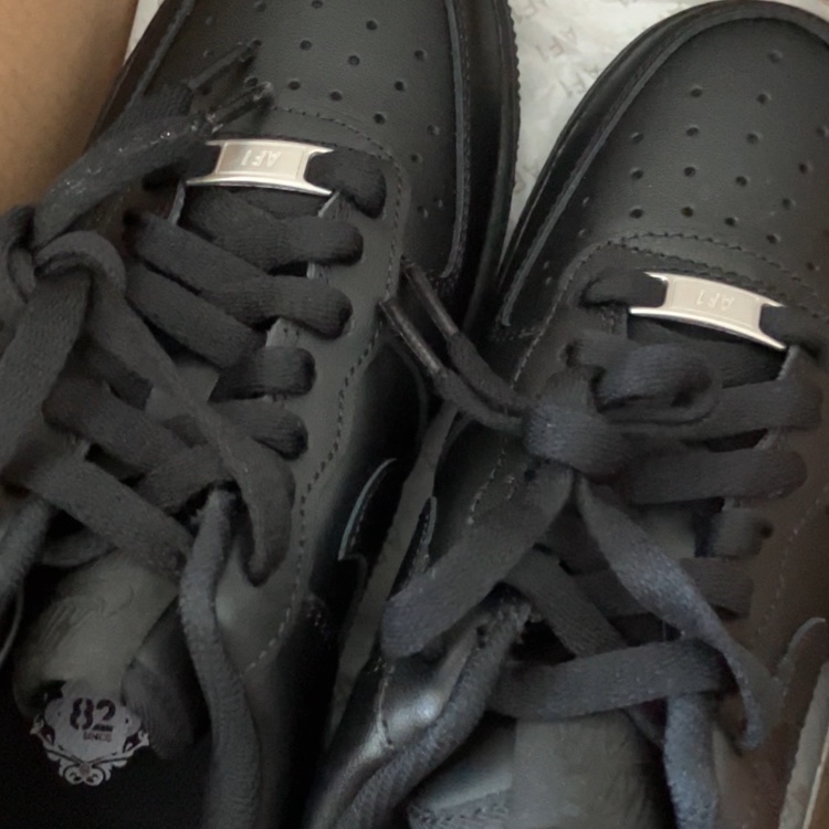 (W) Nike Air Force 1 '07 Low Triple Black 착용 스타일 - 1