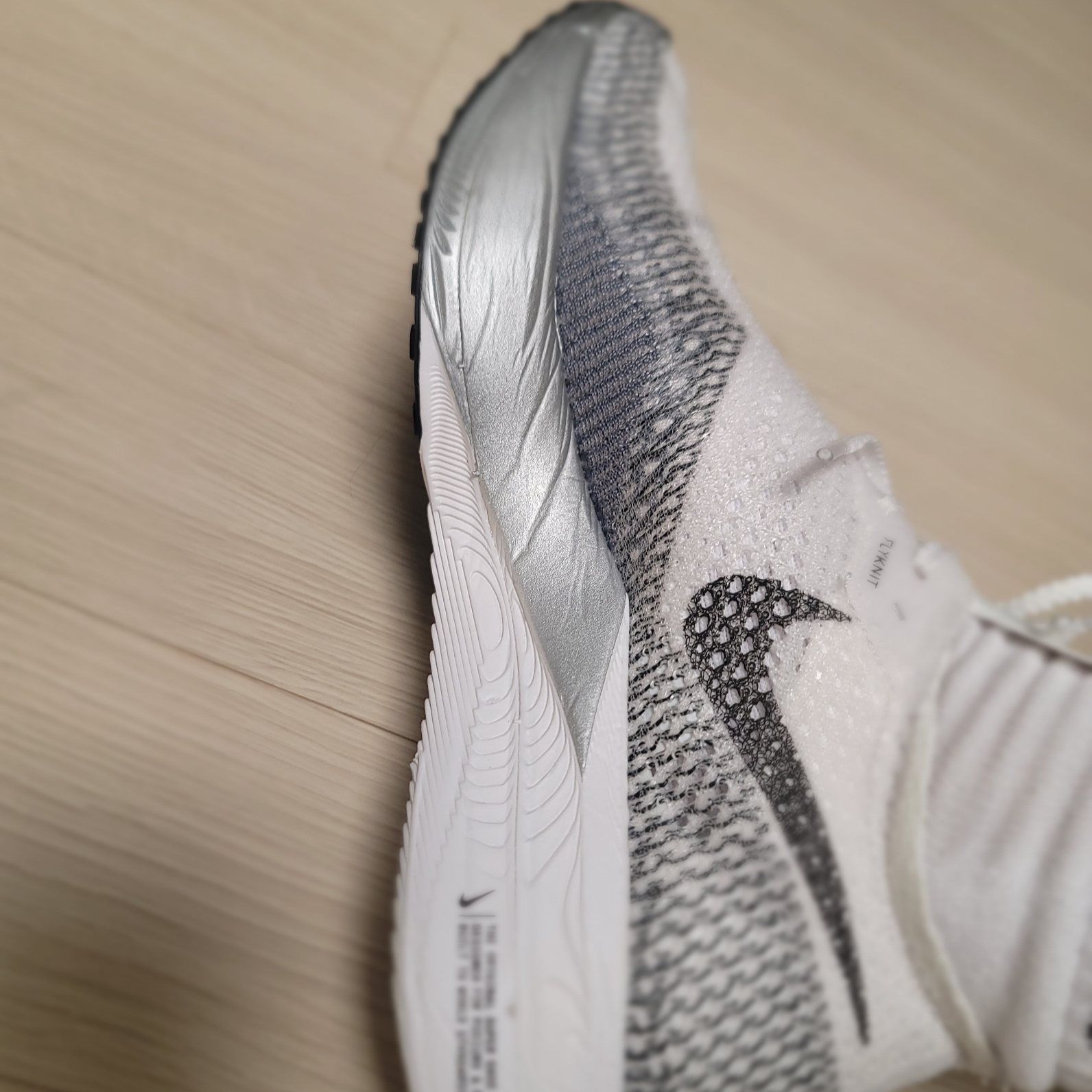 Nike ZoomX Vaporfly Next% 3 White Grey 착용 스타일 - 4