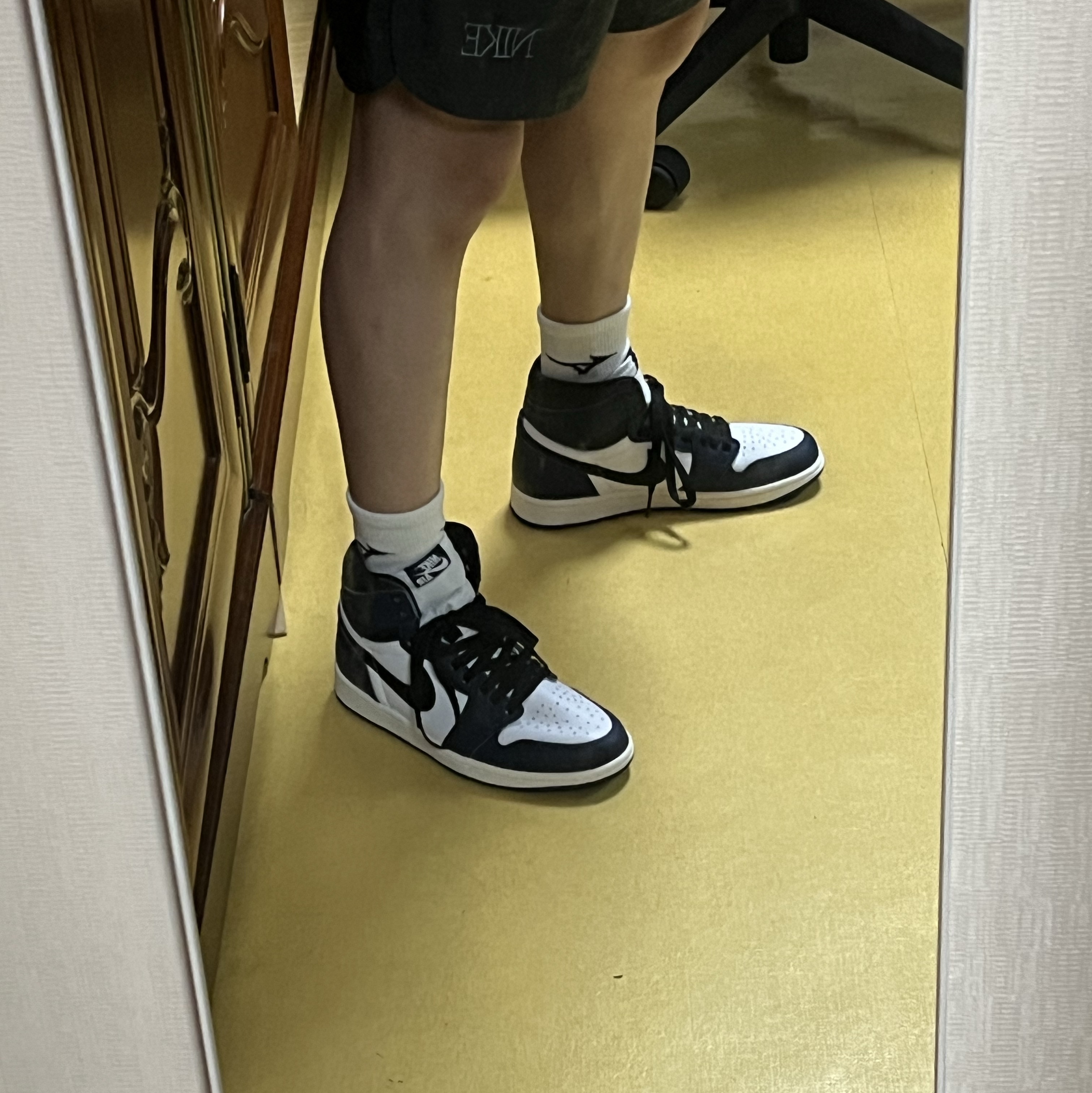 Jordan 1 Retro High OG Midnight Navy 착용 스타일 - 1