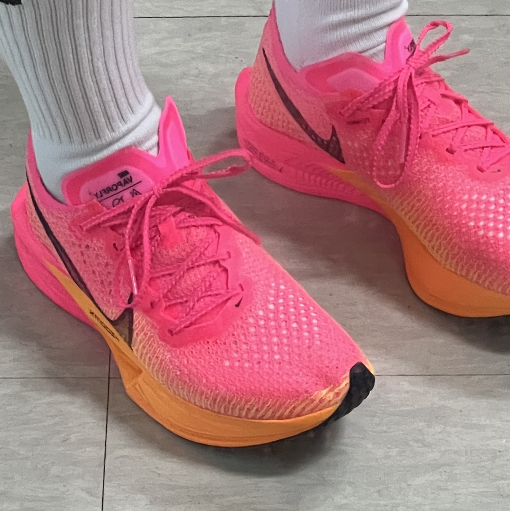 (W) Nike ZoomX Vaporfly Next% 3 Hyper Pink Laser Orange 착용 스타일