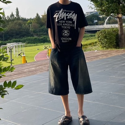 Stussy World Tour T-Shirt Black 2024,2025, Keen Shanti Black Dawn Blue 착용 스타일