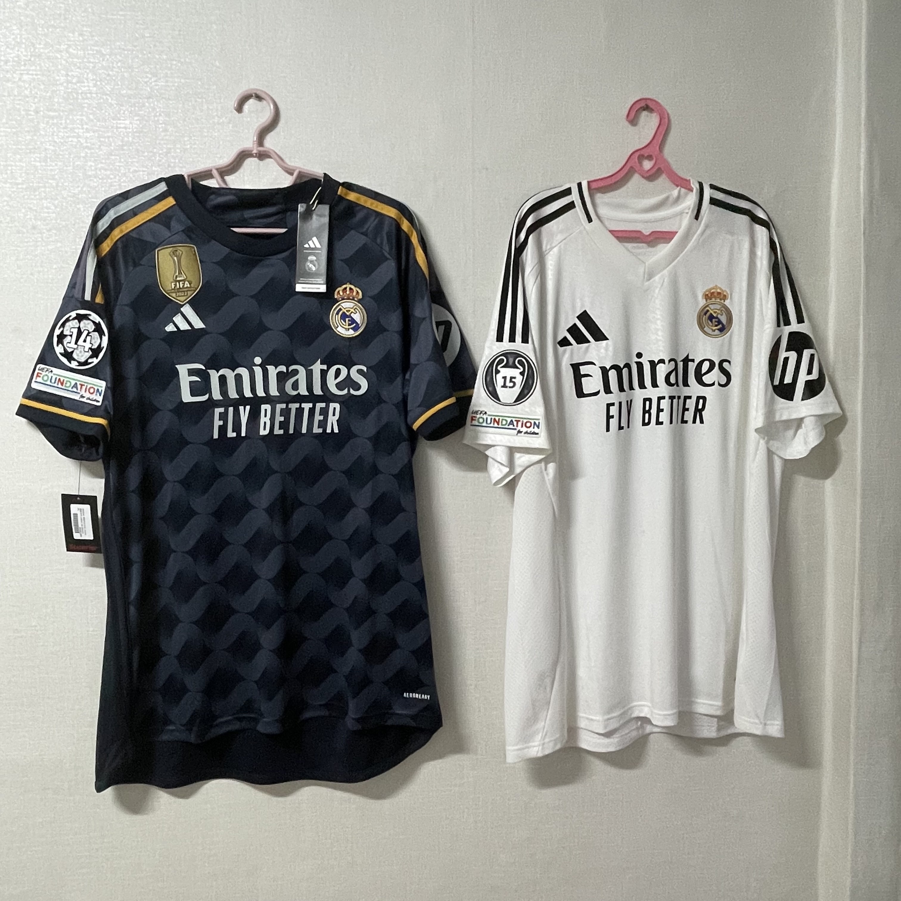 Adidas Real Madrid 2024/25 Home Jersey White - KR Sizing (Non Marking Ver.), Adidas Real Madrid 2023/24 Away Jersey Legend Ink Preloved Yellow - KR Sizing (Non Marking Ver.) 착용 스타일 - 2
