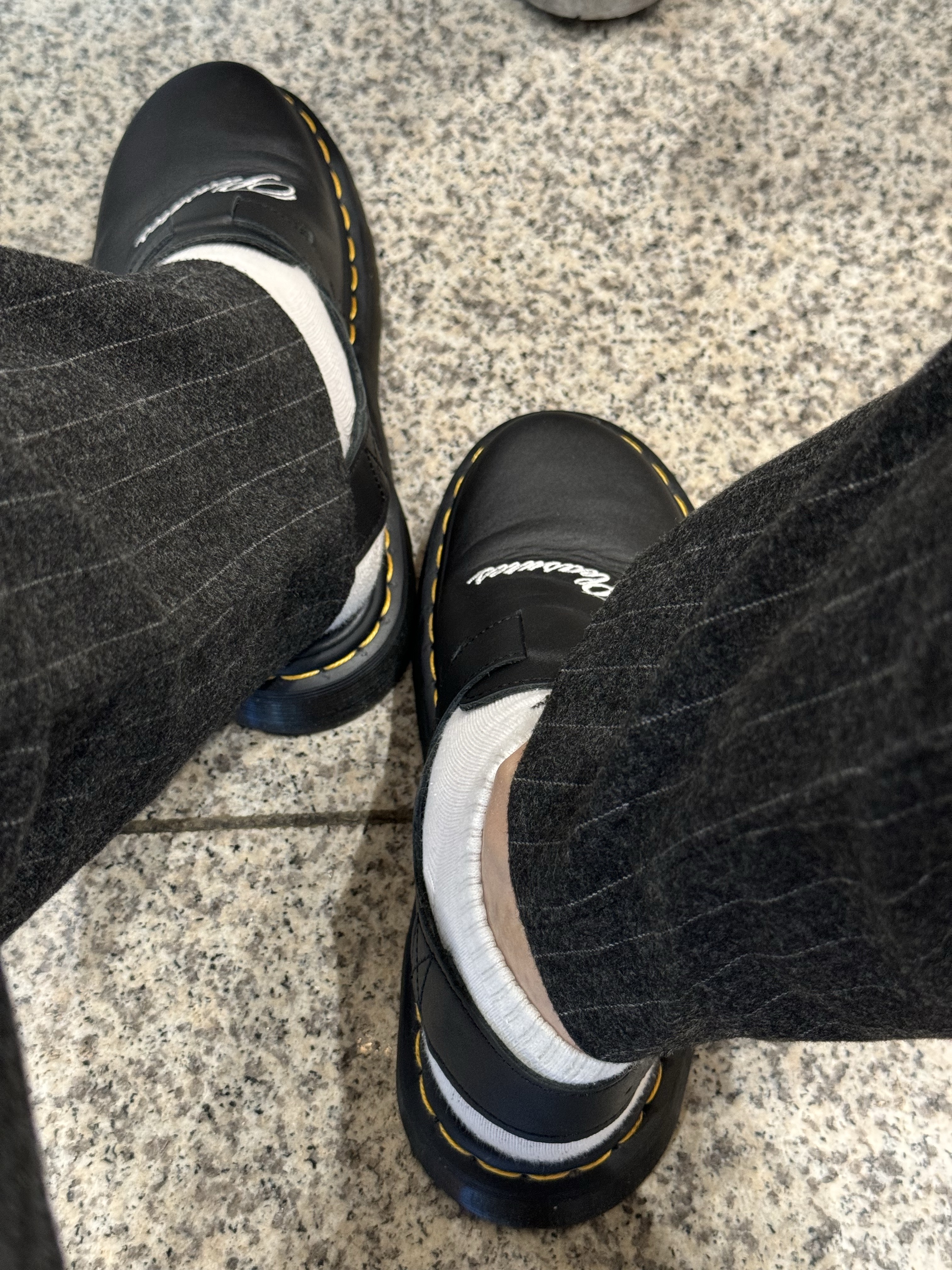 Lego Over the Moon with Pharrell Williams, Adidas x Sporty & Rich Adistar Cushion Cloud White Night Indigo 착용 스타일 - 7