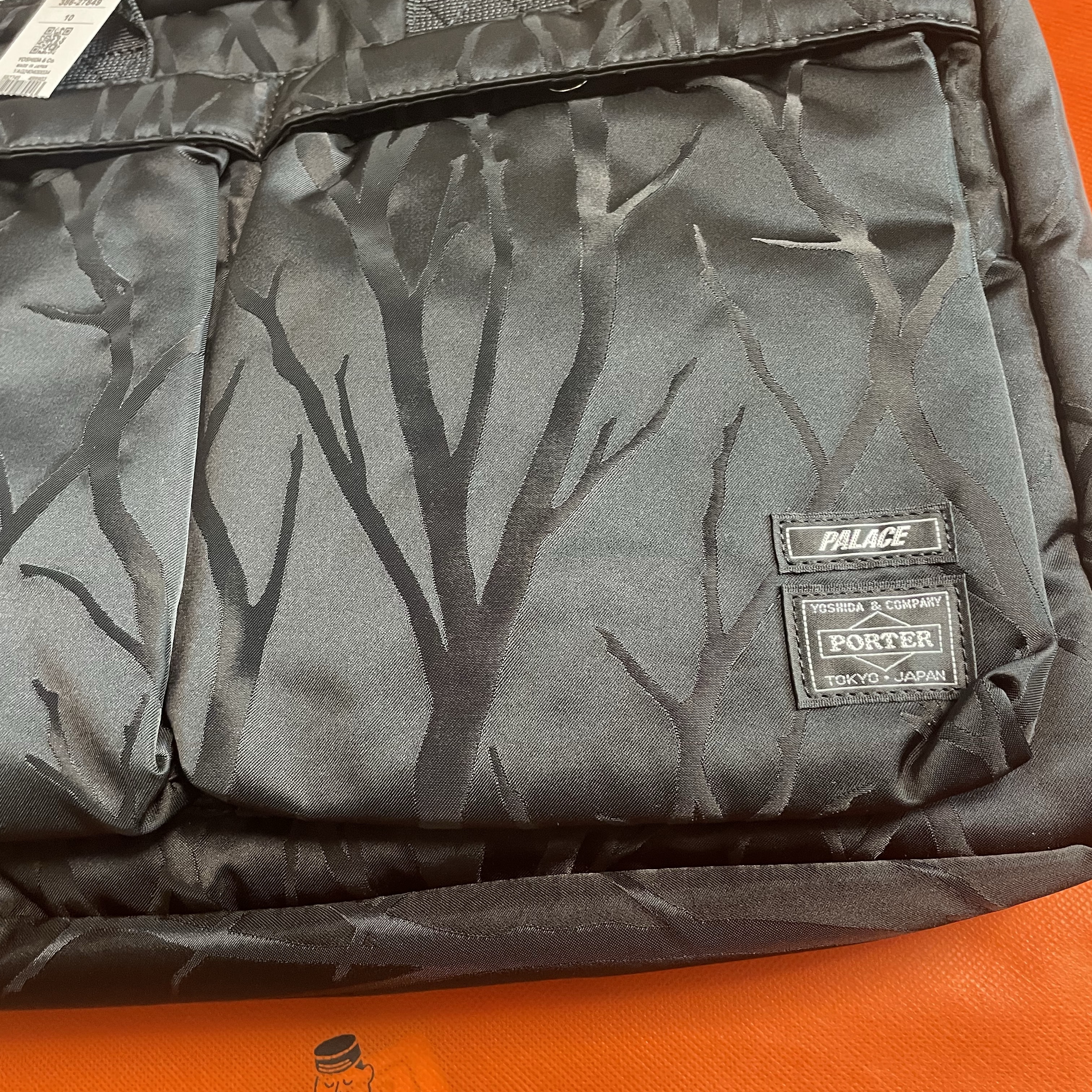 Porter x Palace Large Bag Black - 24FW, Palace x Porter Hat Black - 24FW 착용 스타일 - 1