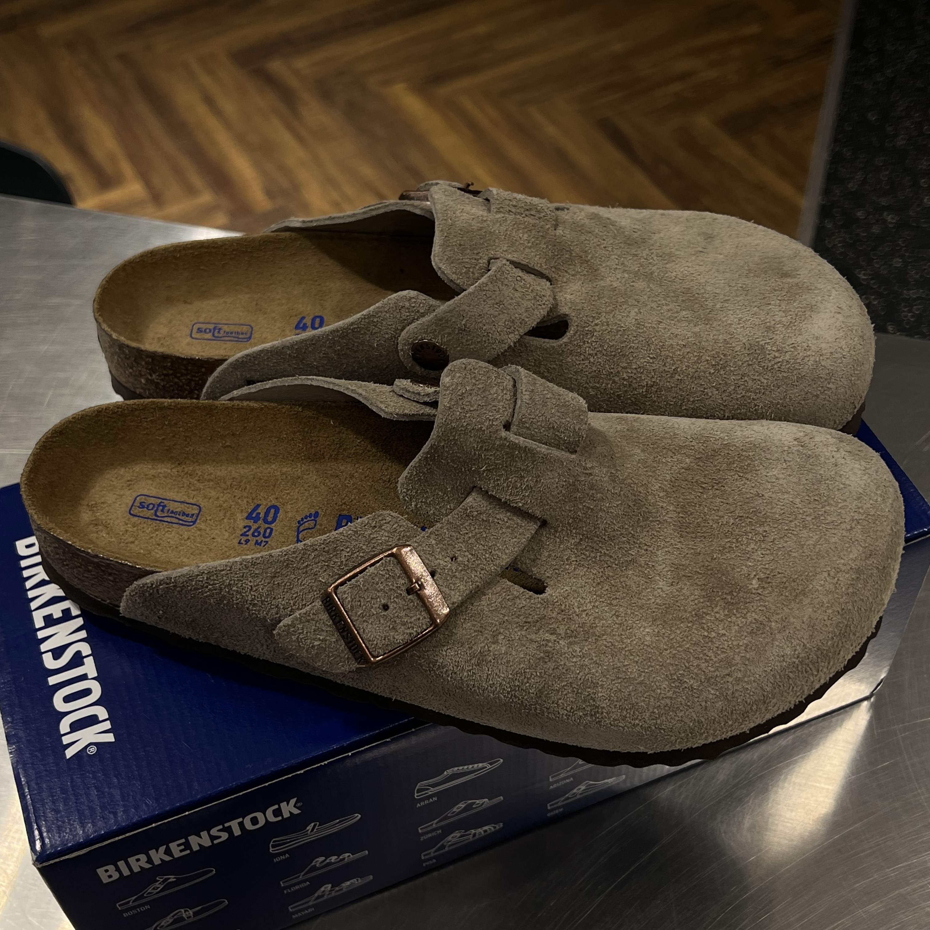 Birkenstock Boston Soft Footbed Taupe - Regular 착용 스타일 - 2