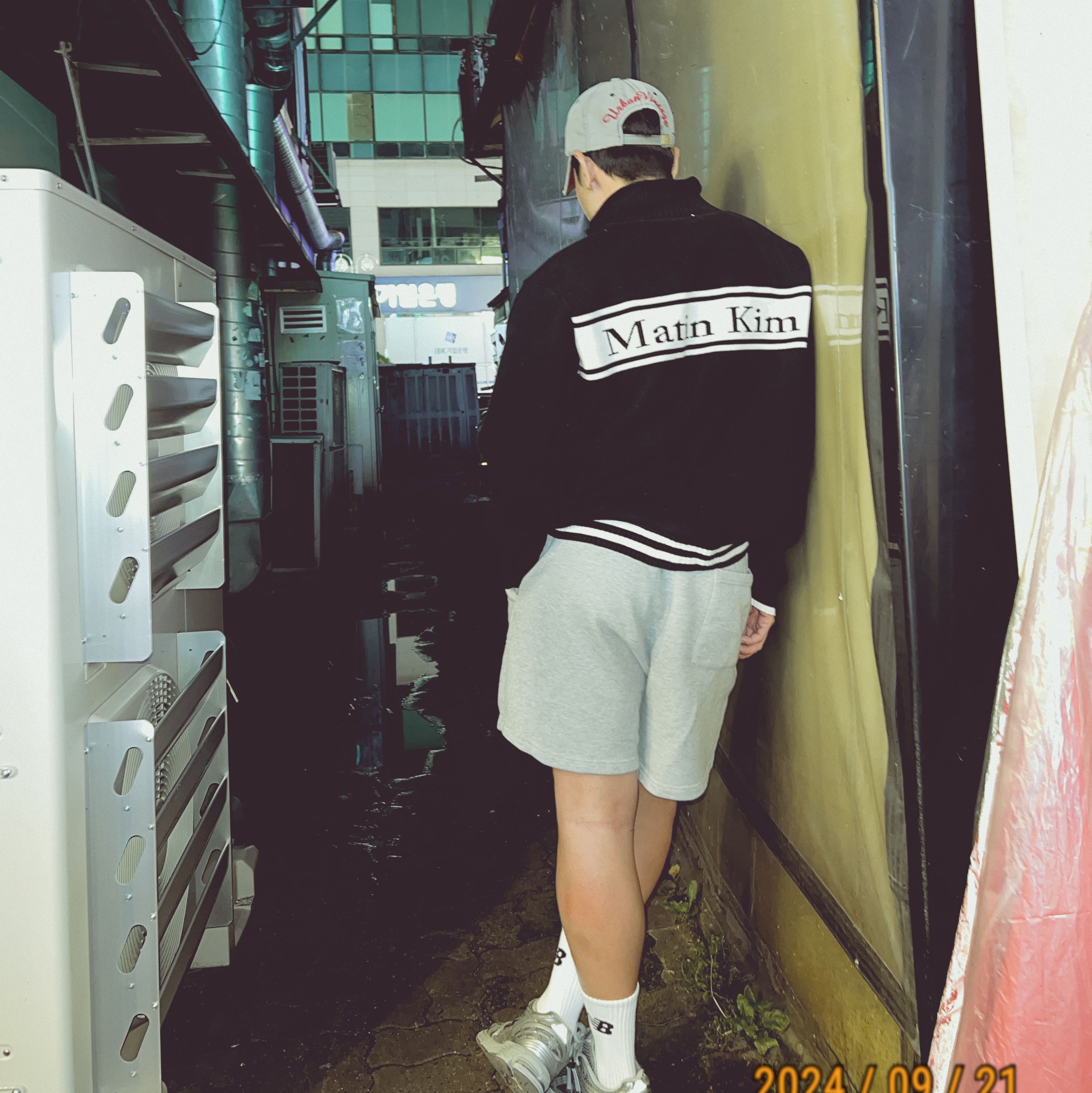 Matin Kim Spell Point Stripe Knit Cardigan Black 착용 스타일