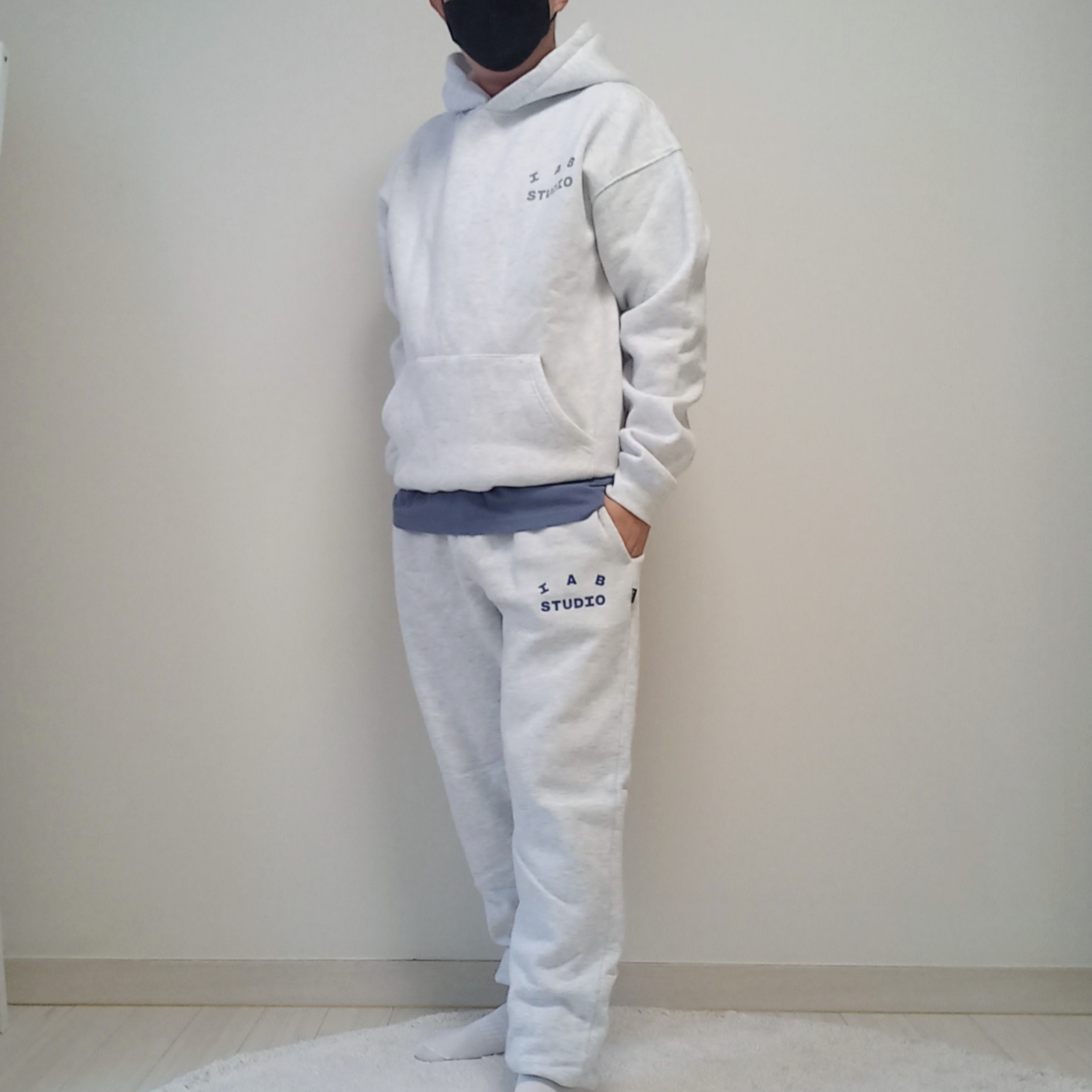 IAB Studio Hoodie Light Gray, IAB Studio Sweatpants Light Gray 착용 스타일 - 5