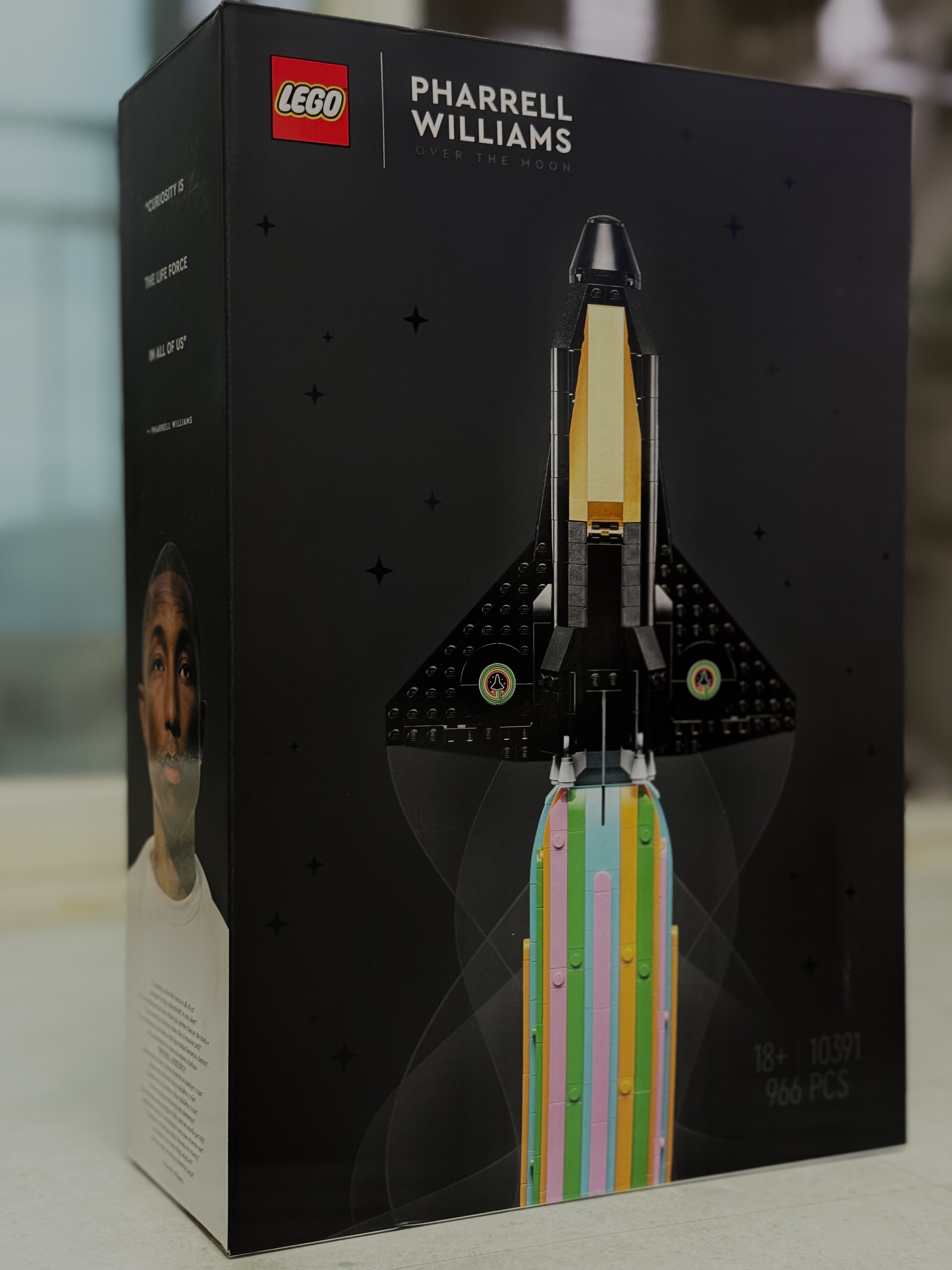 Lego Over the Moon with Pharrell Williams 착용 스타일 - 2