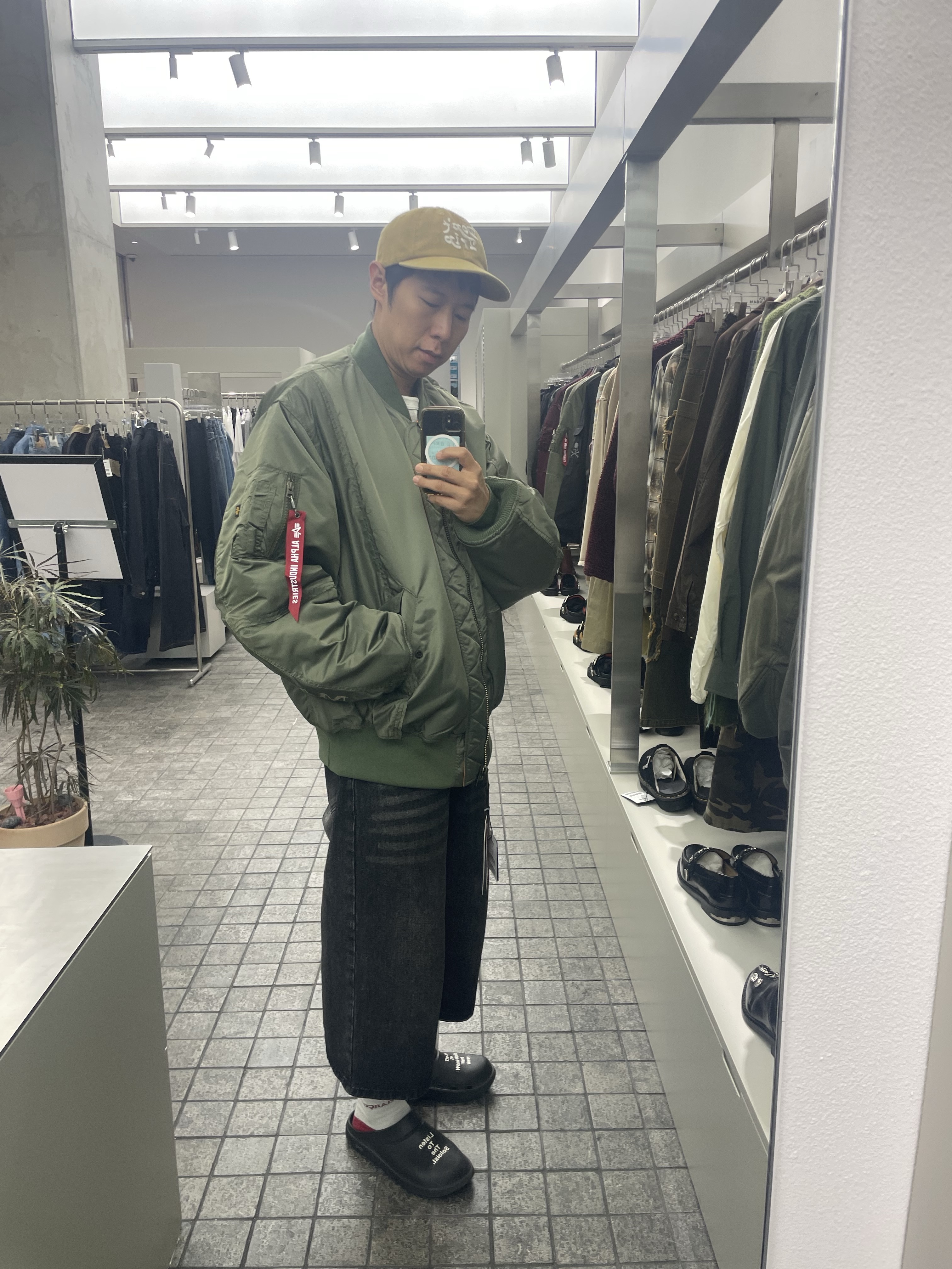 Mastermind World x Alpha Industries MA-1 Olive - 24FW, Mastermind World x Alpha Industries MA-1 Burgundy - 24FW 착용 스타일 - 2
