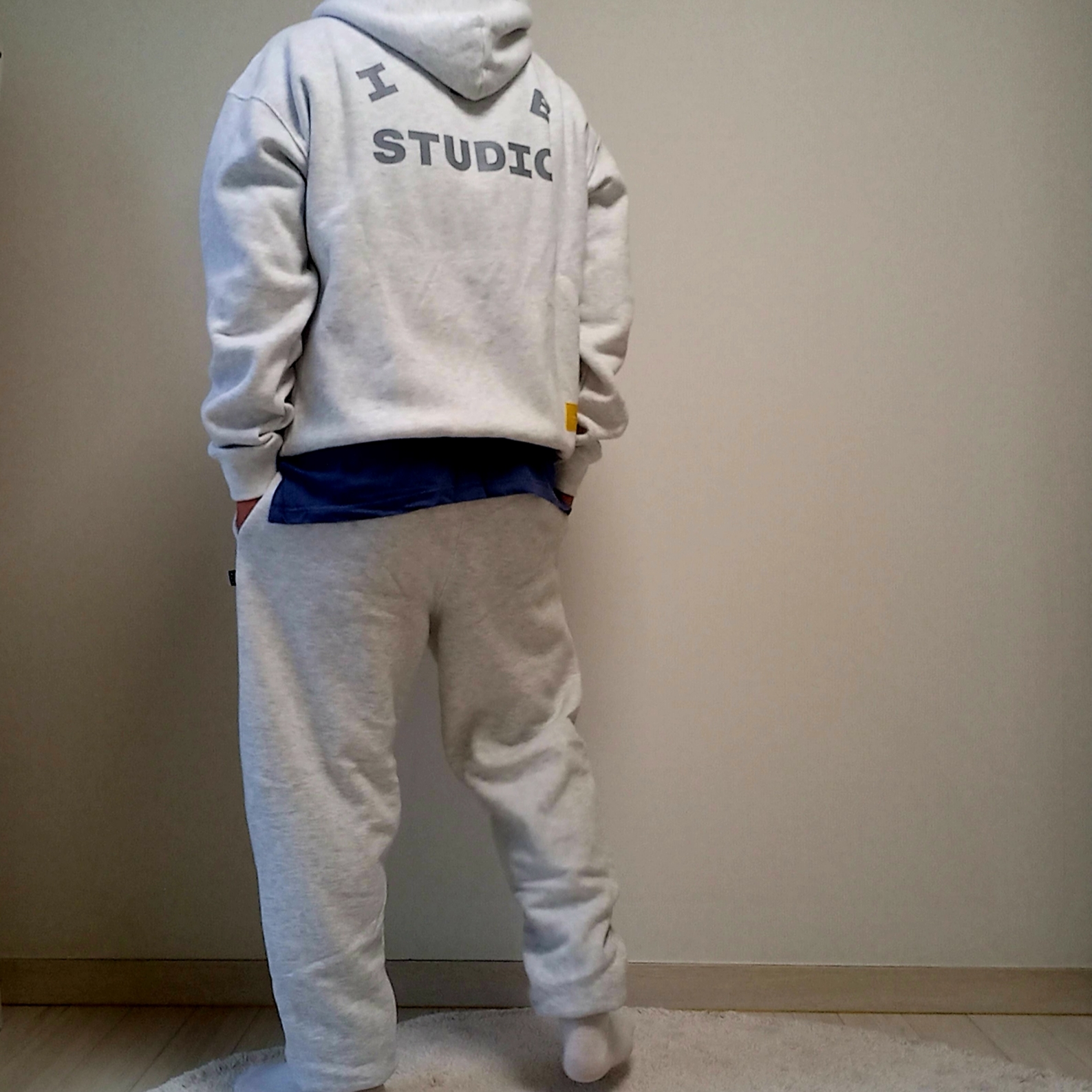 IAB Studio Hoodie Light Gray, IAB Studio Sweatpants Light Gray 착용 스타일 - 2