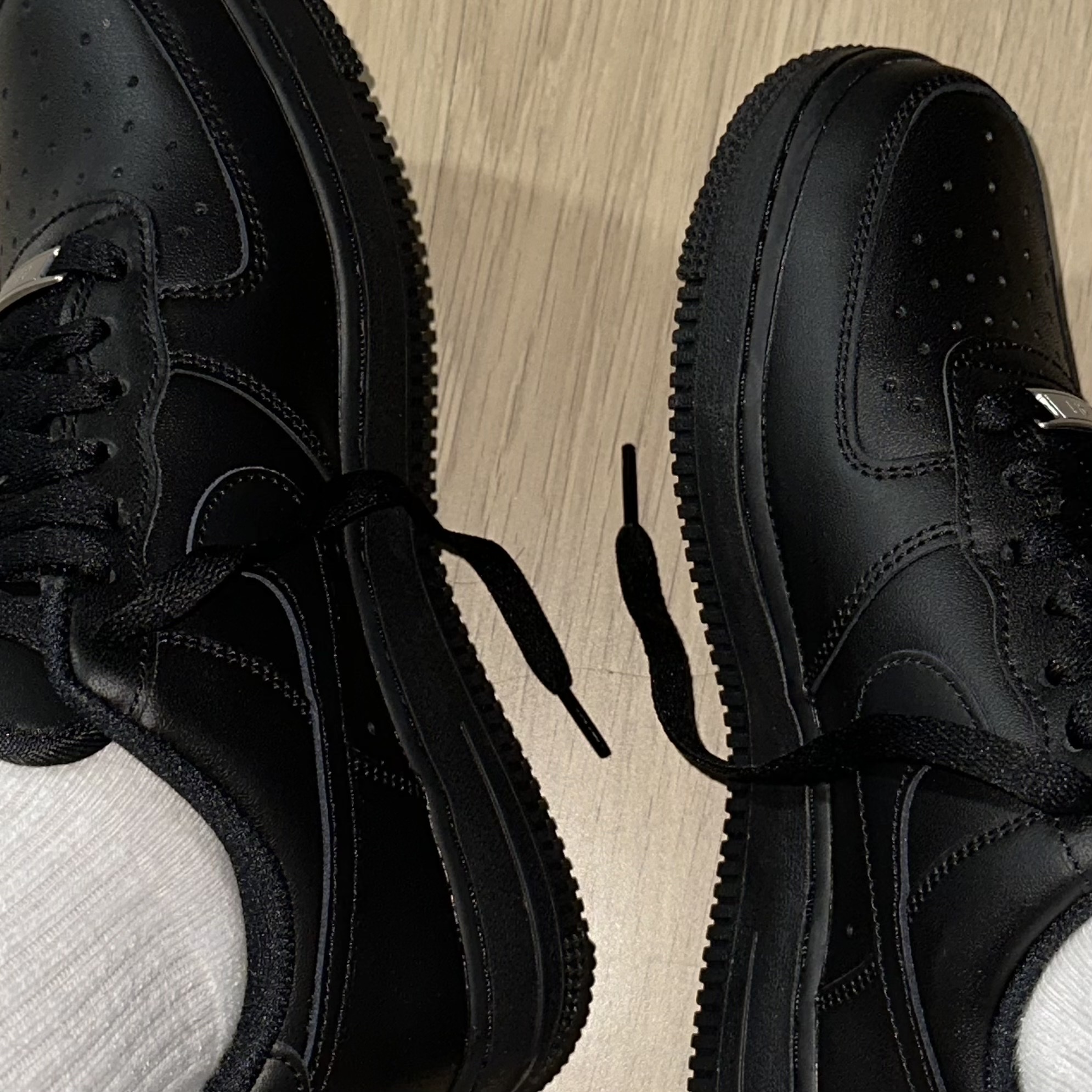 Nike Air Force 1 '07 Low Triple Black 착용 스타일