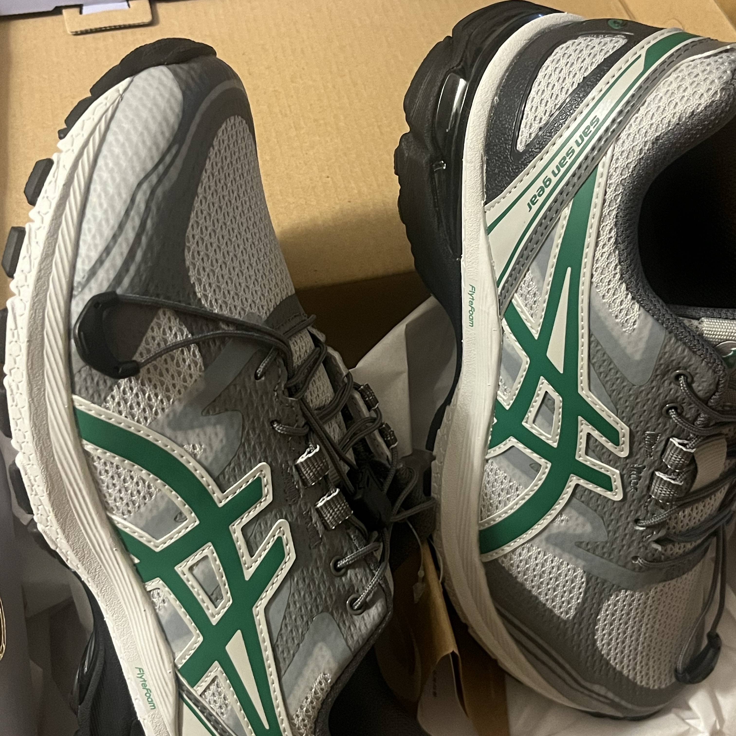 Asics x Sansan Gear Gel-Terrain Grey Violet Jolly Green 착용 스타일 - 2
