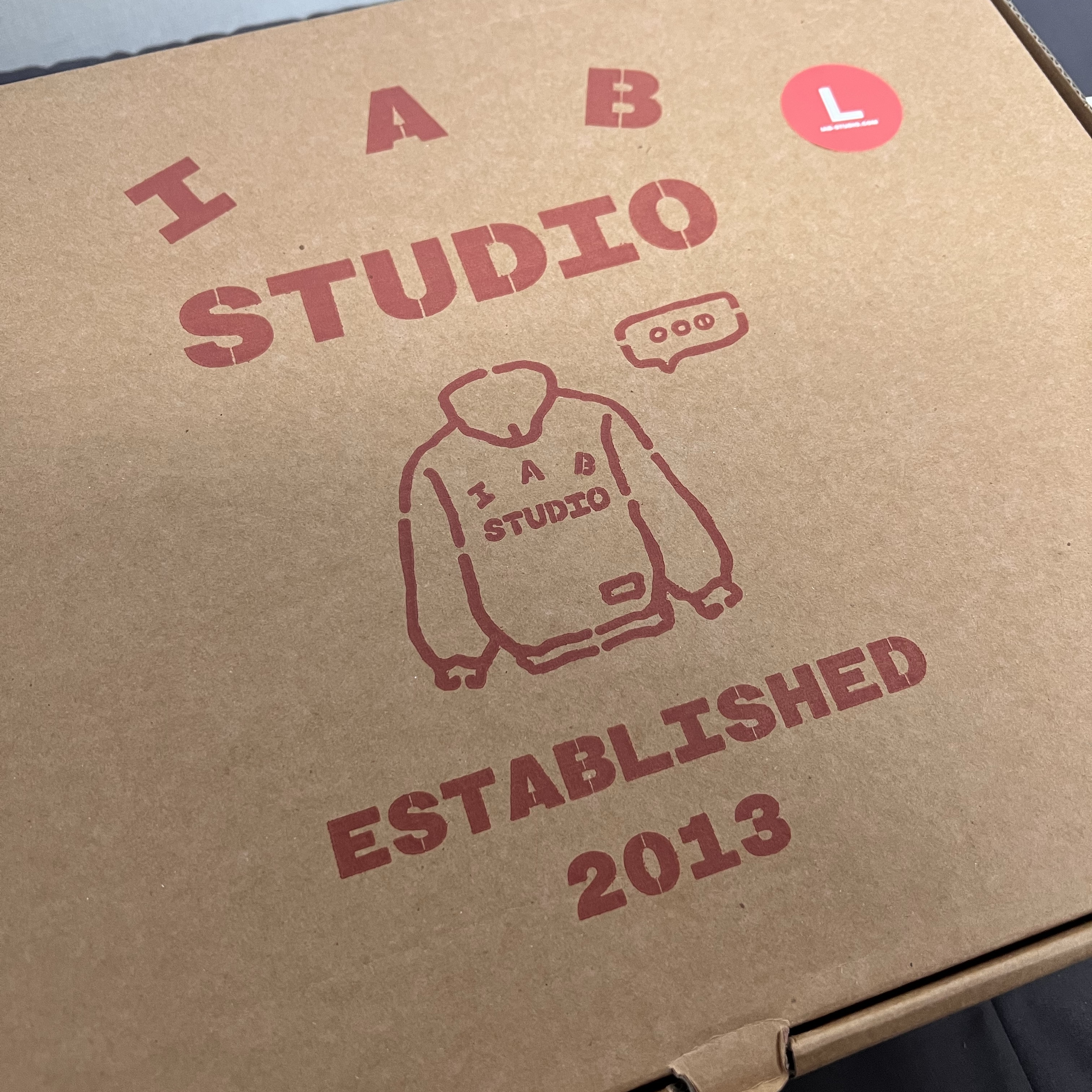 IAB Studio Hoodie Light Gray, IAB Studio 10th Anniversary T-Shirts Pack White & Black (2 Pack) 착용 스타일 - 3