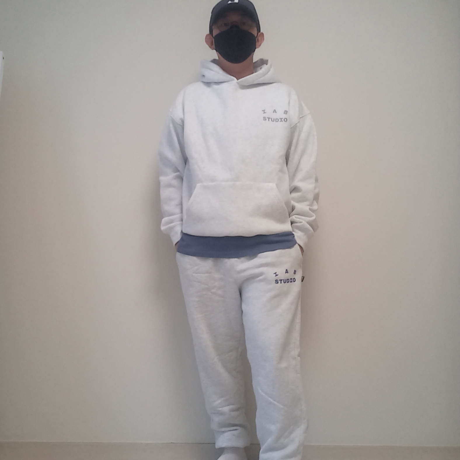IAB Studio Hoodie Light Gray, IAB Studio Sweatpants Light Gray 착용 스타일 - 6