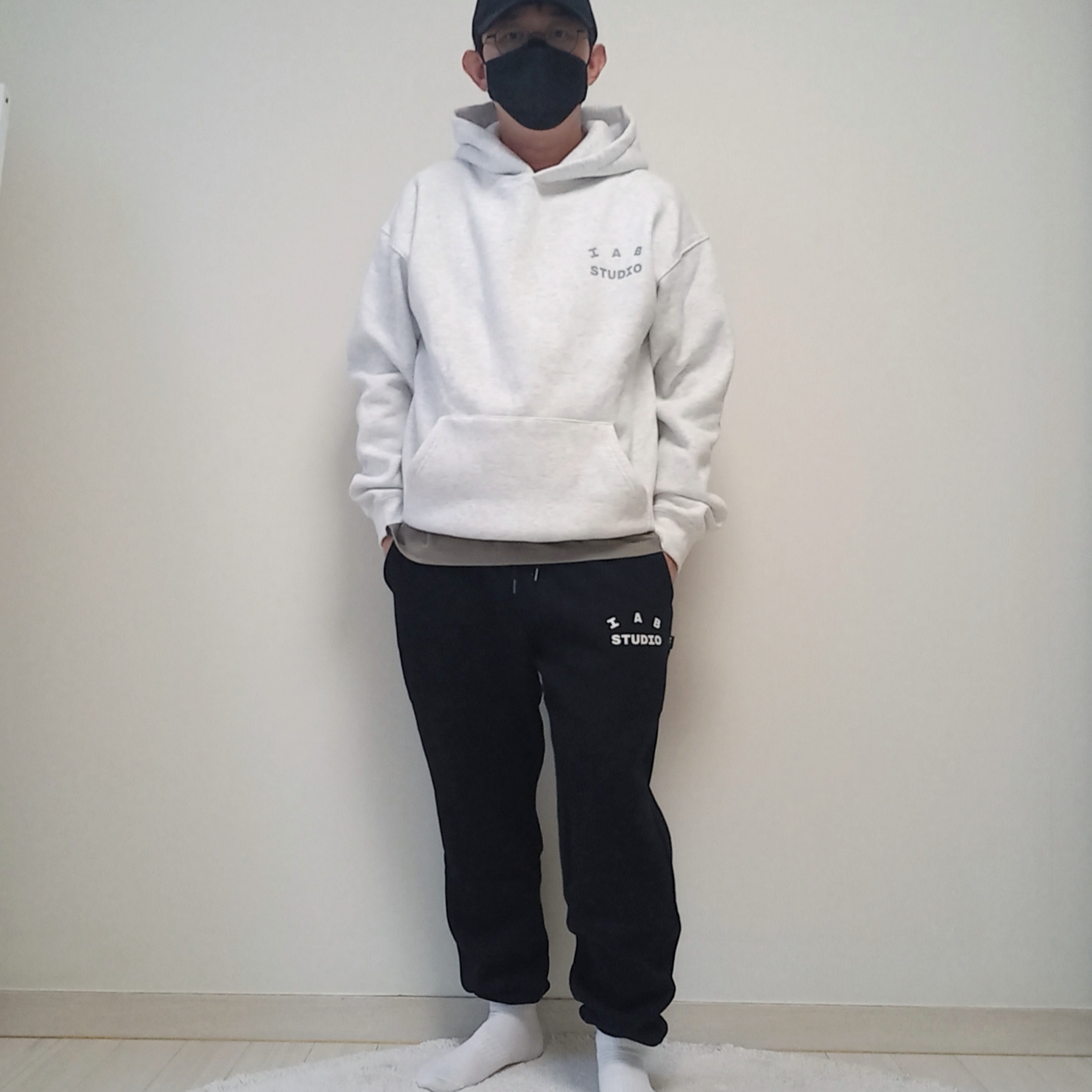 IAB Studio Hoodie Light Gray, IAB Studio Sweatpants Black White - 23SS 착용 스타일 - 3
